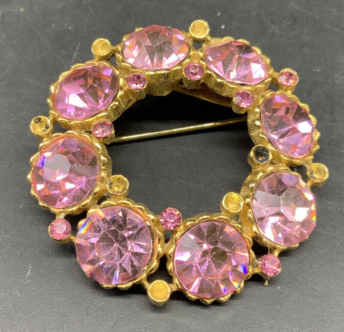 Vntg WEISS Pink Rhinestone Brooch: Vintage signed Weiss pink rhinestone brooch in open circle form some smaller rhinestones missing, vintage jewelry measures diam app 2 inches