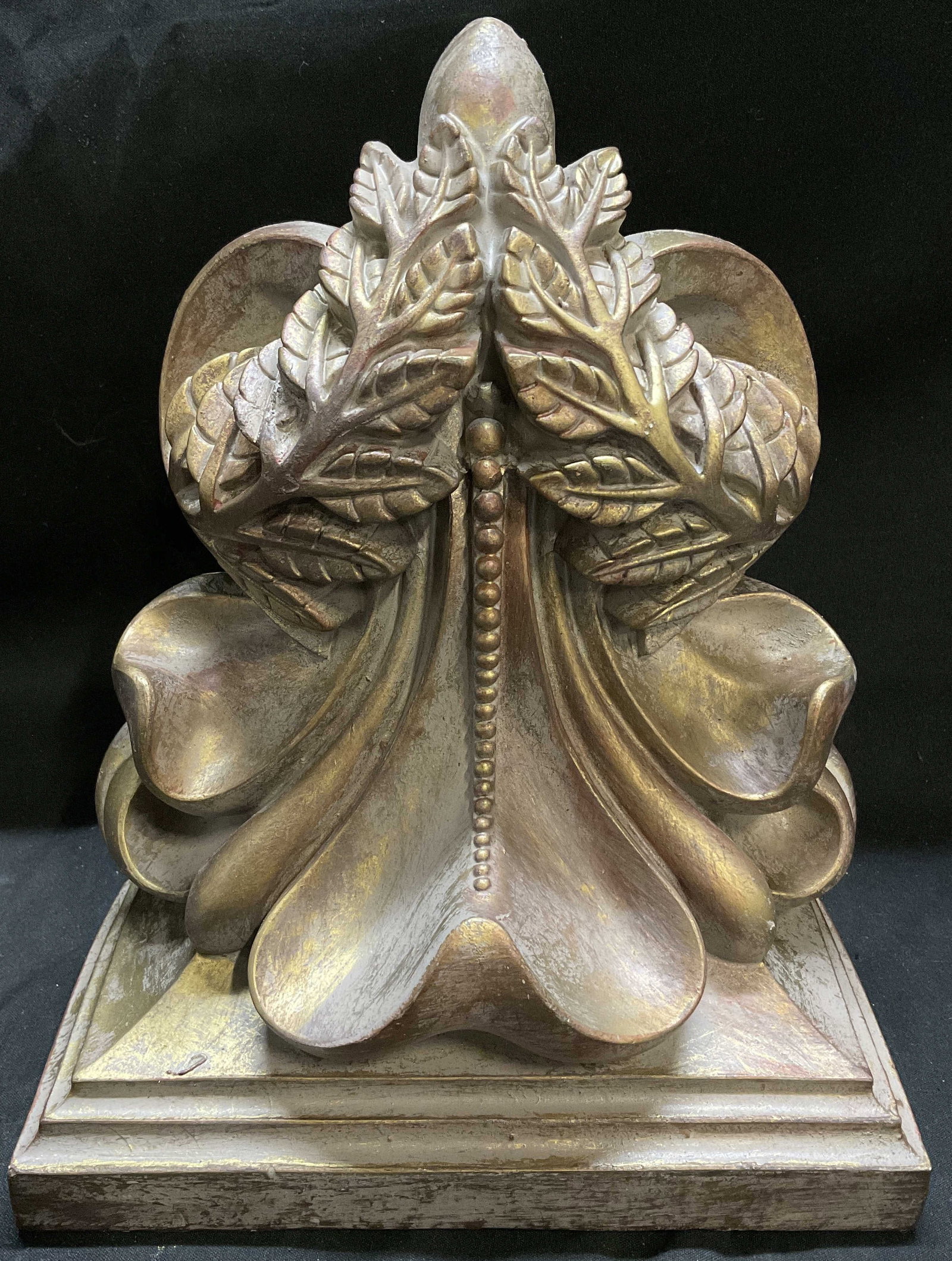 Art Nouveau Style Acanthus Leaf Motif Sculpture: Art Nouveau Style Acanthus Leaf Motif Sculpture. Gilt Finish. Composite Material. Bracket at Back for Hanging. Condition Consistent With Exposure. Measures app 9in H x 6.75in L x 3.5in W. Art Nouveau 
