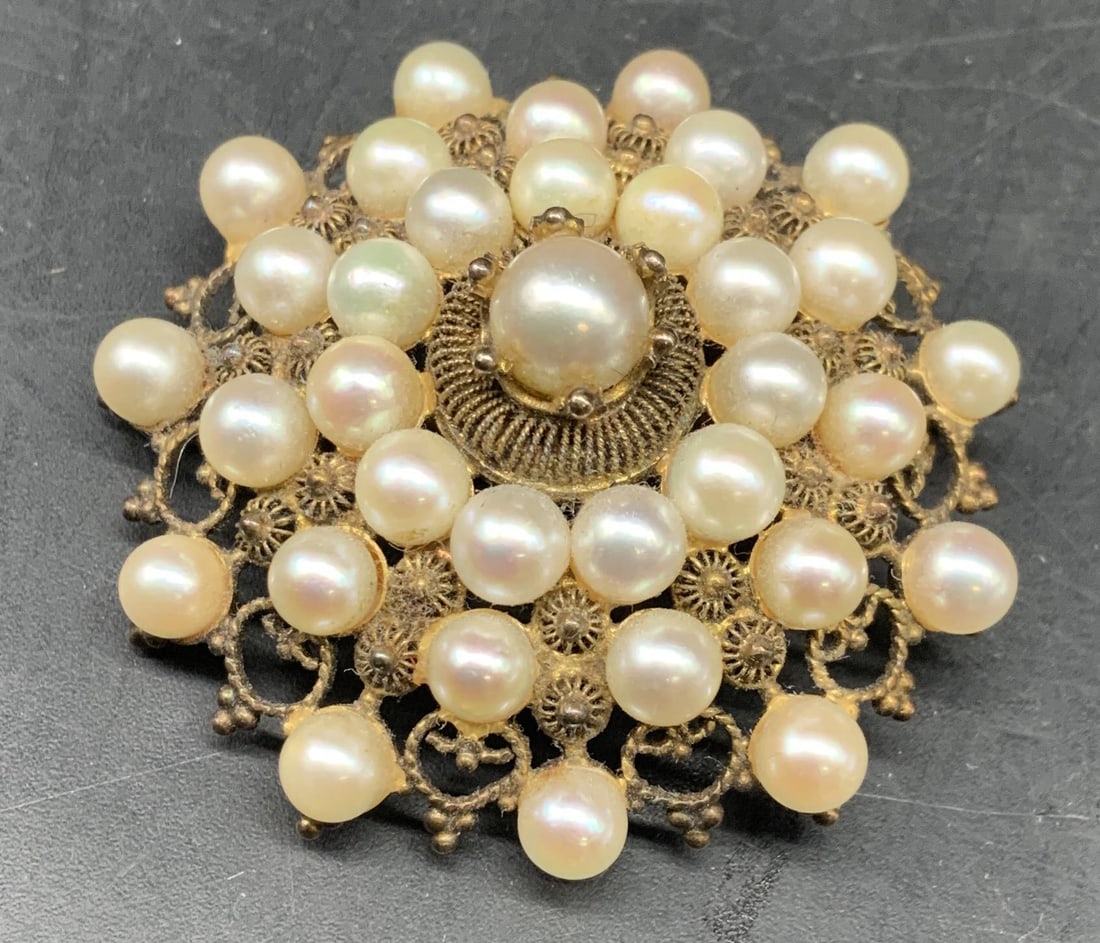 Vntg Mosqueta Brooch Pendant w Pearls: Vintage gold tone Mosqueta Brooch or pendant features layers, a large central pearl surrounded by smaller pearl clusters in layered concentric circles, estate jewelry, vintage jewelry measures diamete