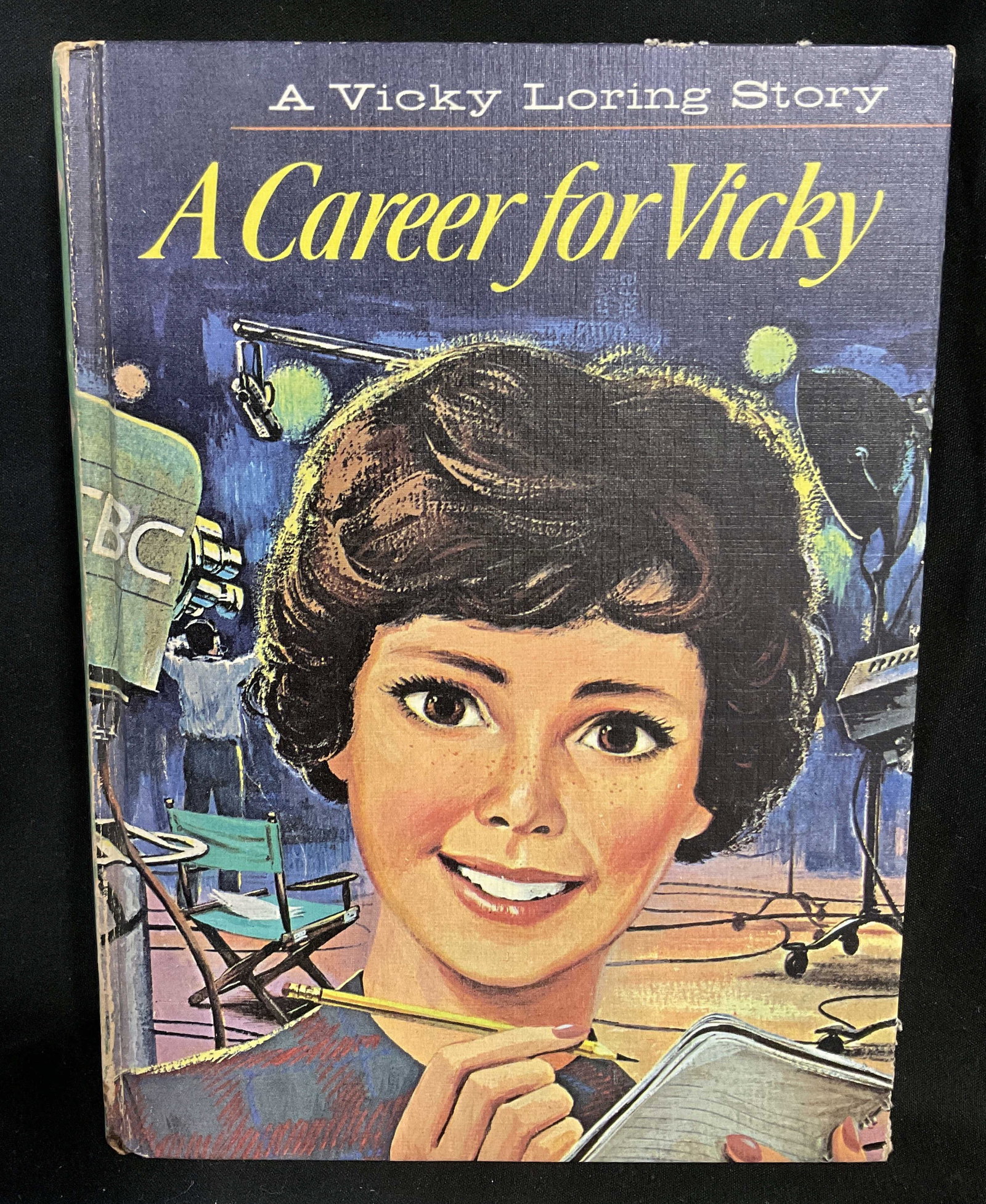 1962 ILLUS A Career for Vicky by Wynn Kincade Book: Vintage 1962 A Vicky Loring Story A Career for Vicky by Wynn Kincade Book. Illustrated by Mel Crawford. Part of the Fiction for Boys and Girls Publishing Line. Published by Golden Press in New York. S