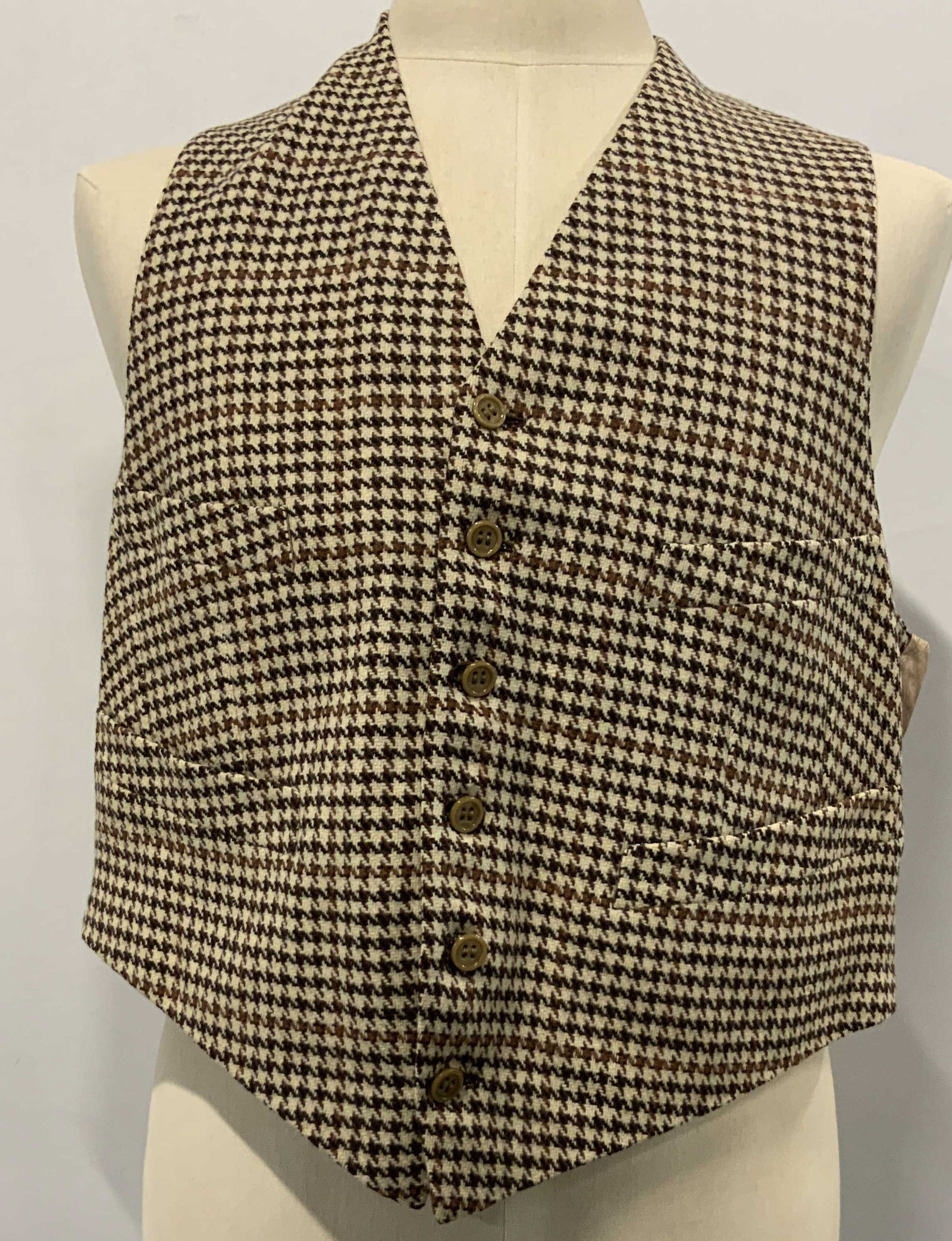 Brown houndstooth vest. (1 of 6)