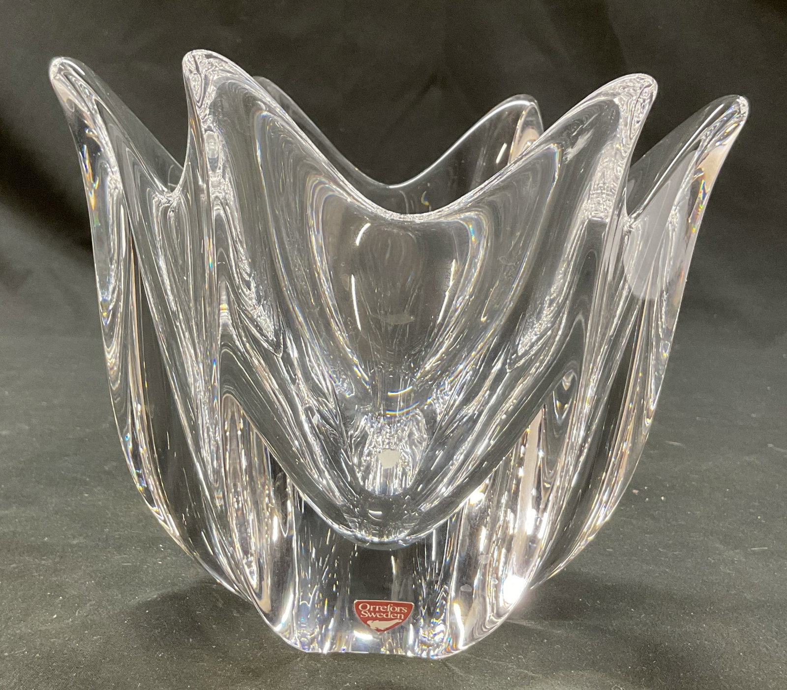 SGND Orrefors Belle Crystal Bowl Sweden: Signed Orrefors Belle crystal bowl. Signed Orrefors on underside. Made in Sweden. Designed by Jan Johansson. Weighted and thick walled. Faceted surface. Tulip shaped form with pointed rim. Scalloped. 