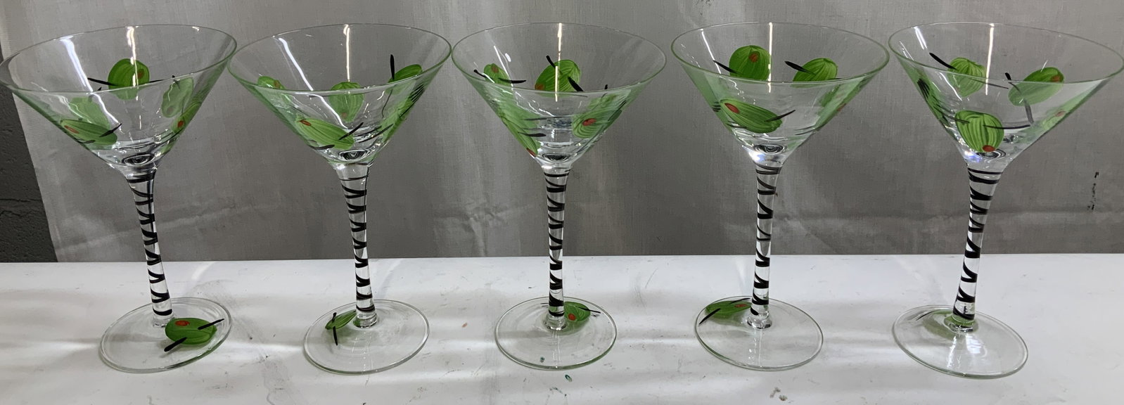 Lot 5 Hand Painted Olive Motif Martini Glasses (1 of 6)