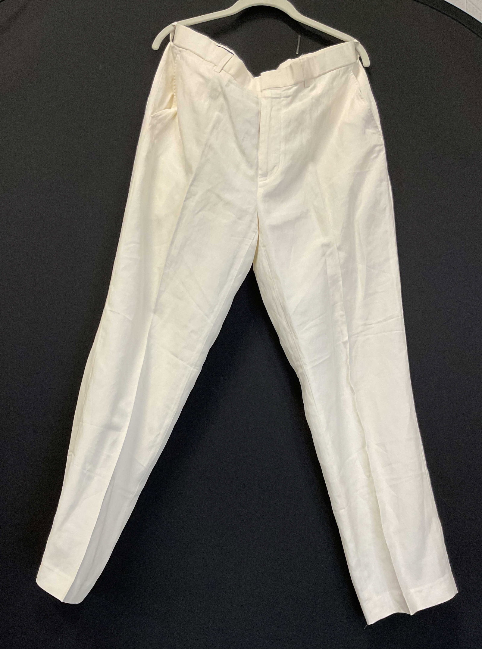 Polo Ralph Lauren white linen pants: Polo Ralph Lauren white linen pants. Made of 59 % linen and 41% silk in size 34/30. Pants feature 2 front pockets and 2 back pockets, belt loops and a zipper button and clip closure. Ralph Lauren,