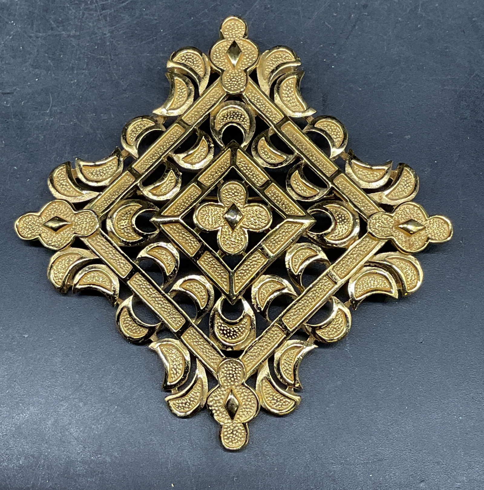 Vintage Trifari Gold Tone Ornate Brooch (1 of 6)
