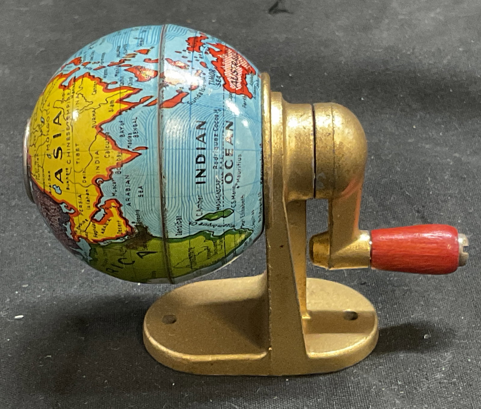 VTG KUM Globus Pencil Sharpener WEST GERMANY (1 of 7)