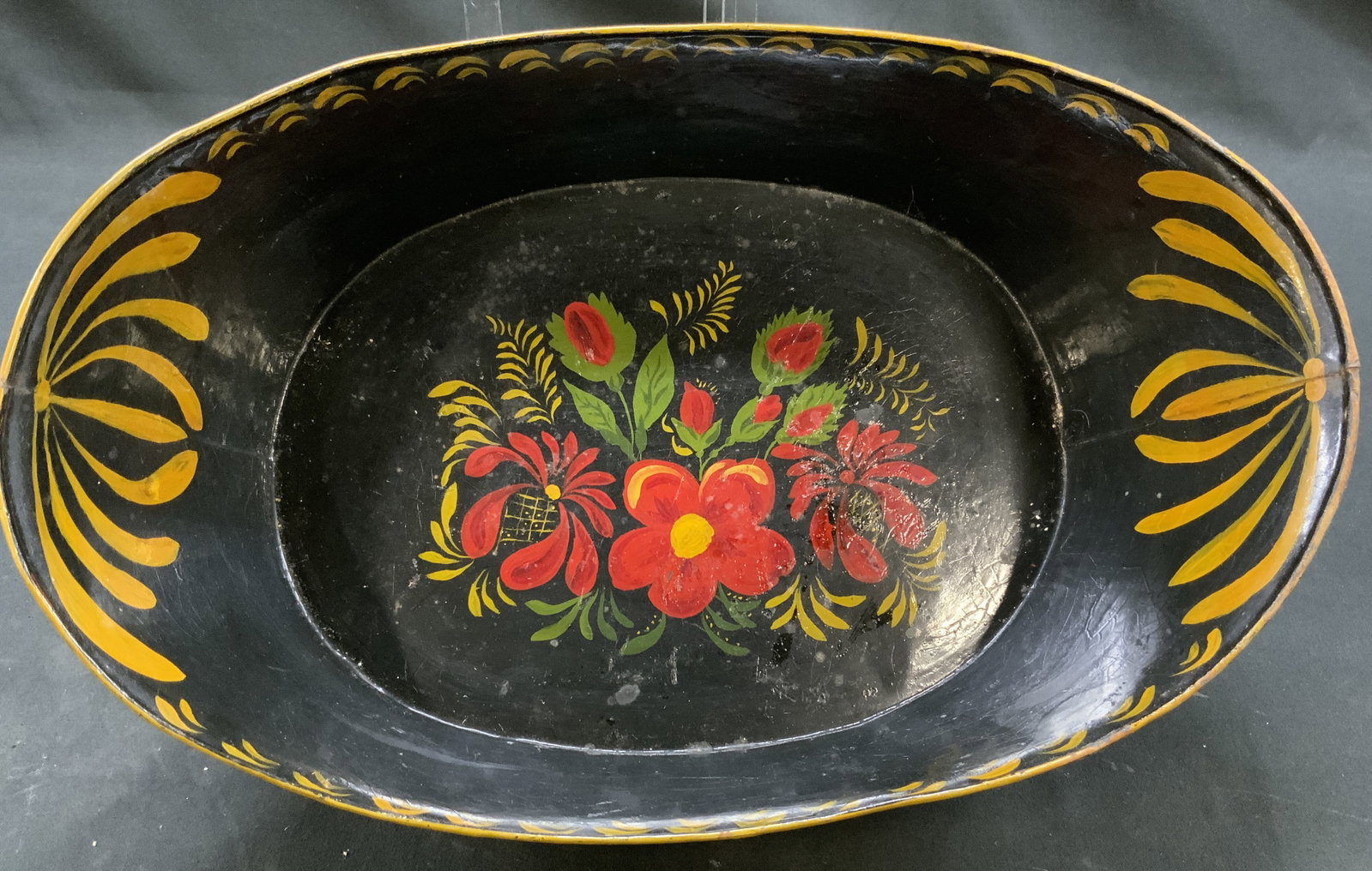 Vtg Toleware Oval Bread Tray/ Centerpiece Bowl: Vintage Toleware Oval Bread Tray/ Centerpiece Bowl. Hand Painted tin or sheet metal. Folk art toleware finished in black lacquer, central basin decorated with floral bouquet. Raised flaring sides fini