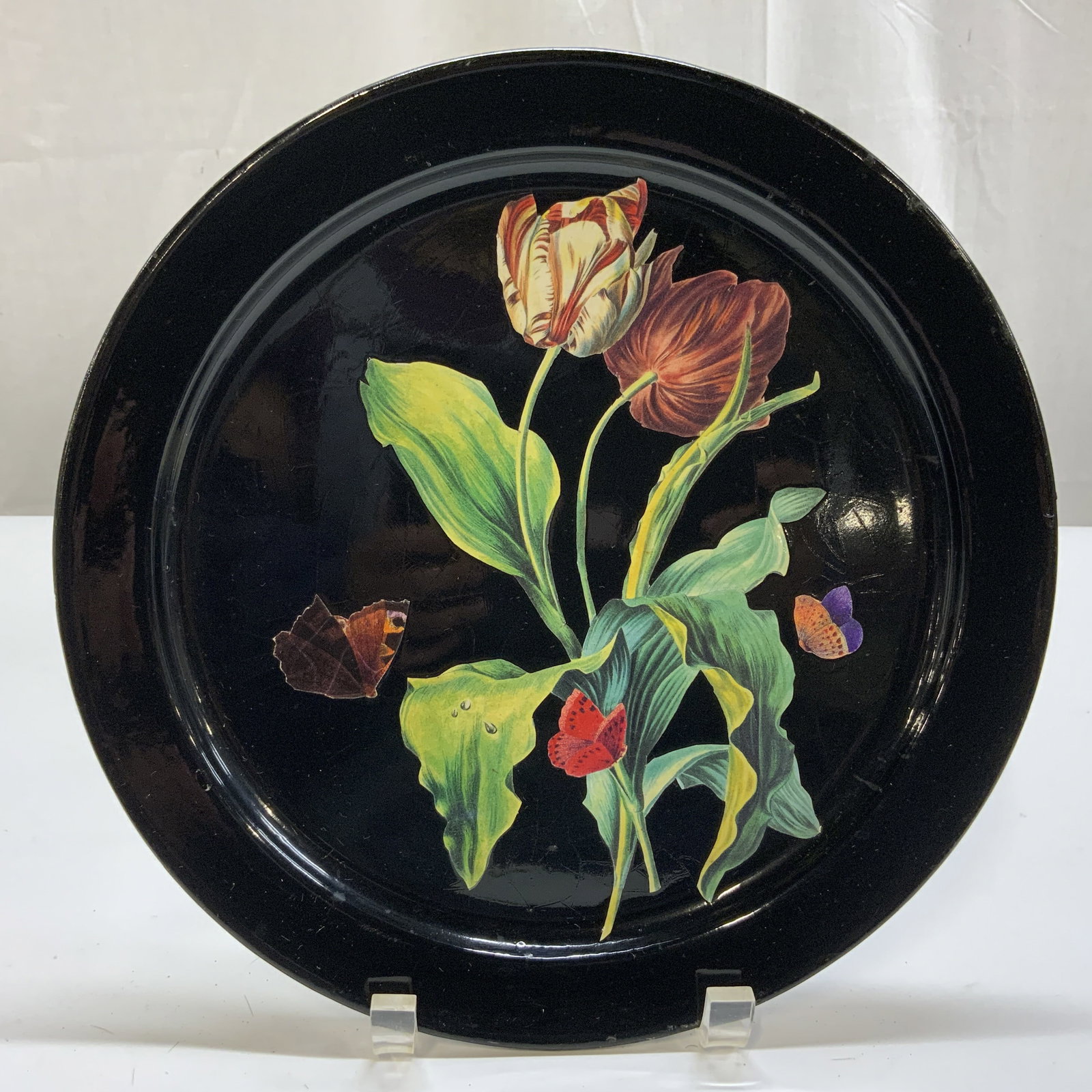 Vtg 1991 McLaughlin Toleware Botanical Platter: Vintage 1991 McLaughlin Oakhurst Toleware Botanical Platter Metal Tin Tray Floral Tulips. Toleware finished in black lacquer. Central motif of tulips and butterflies. Backside pink flower signed by Mc