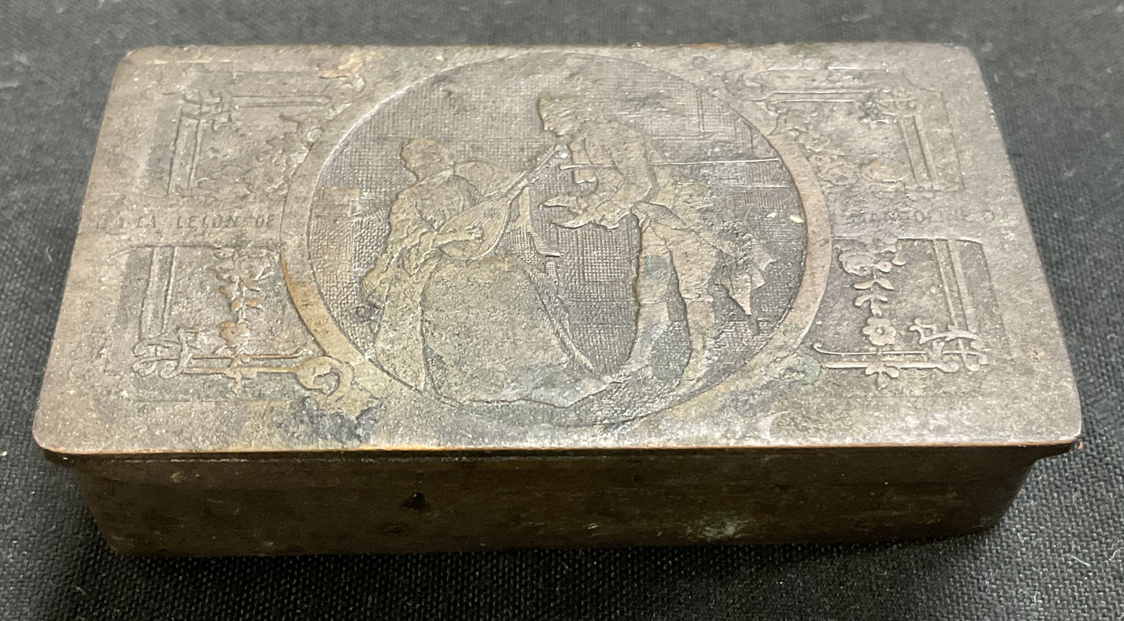 ANTQ Le Lecon de Mandoline Brass Stamp Box FRANCE (1 of 6)