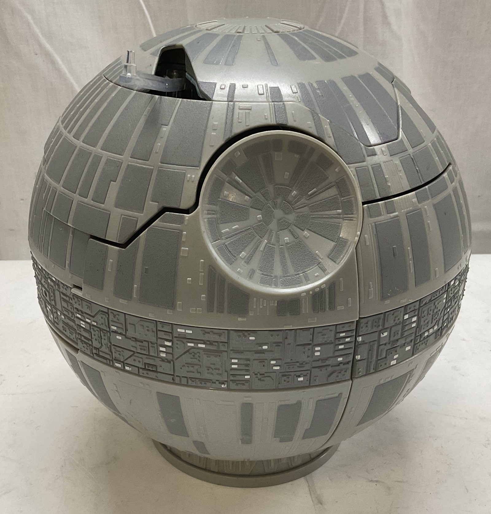 1997 Lucasfilm Star Wars Death Star Playset: 1997 Lucasfilm Star Wars Micro Machines Double Takes Death Star Playset by Galoob Toys Inc. Folds Out to Reveal Scenery of Planet Tatooine. Missing some Pieces. Sold As Is. Measures app 9in H x 6.5in 