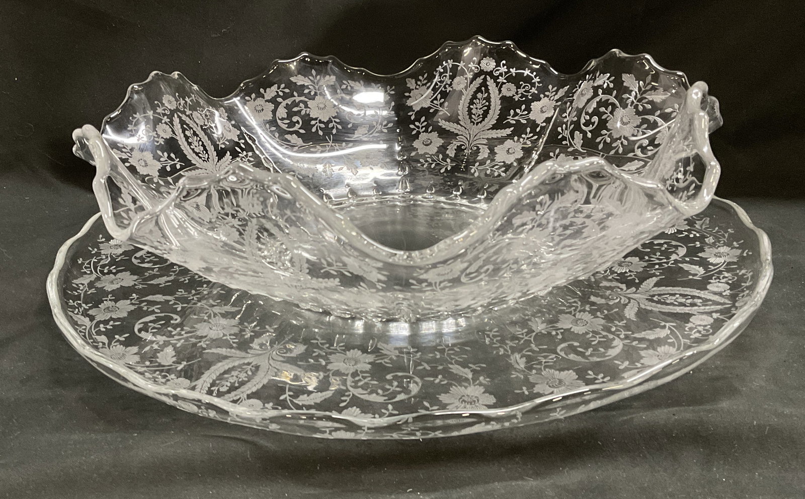 VINTAGE Clear Etched Glass Serving Bowl and Tray (1 of 8)