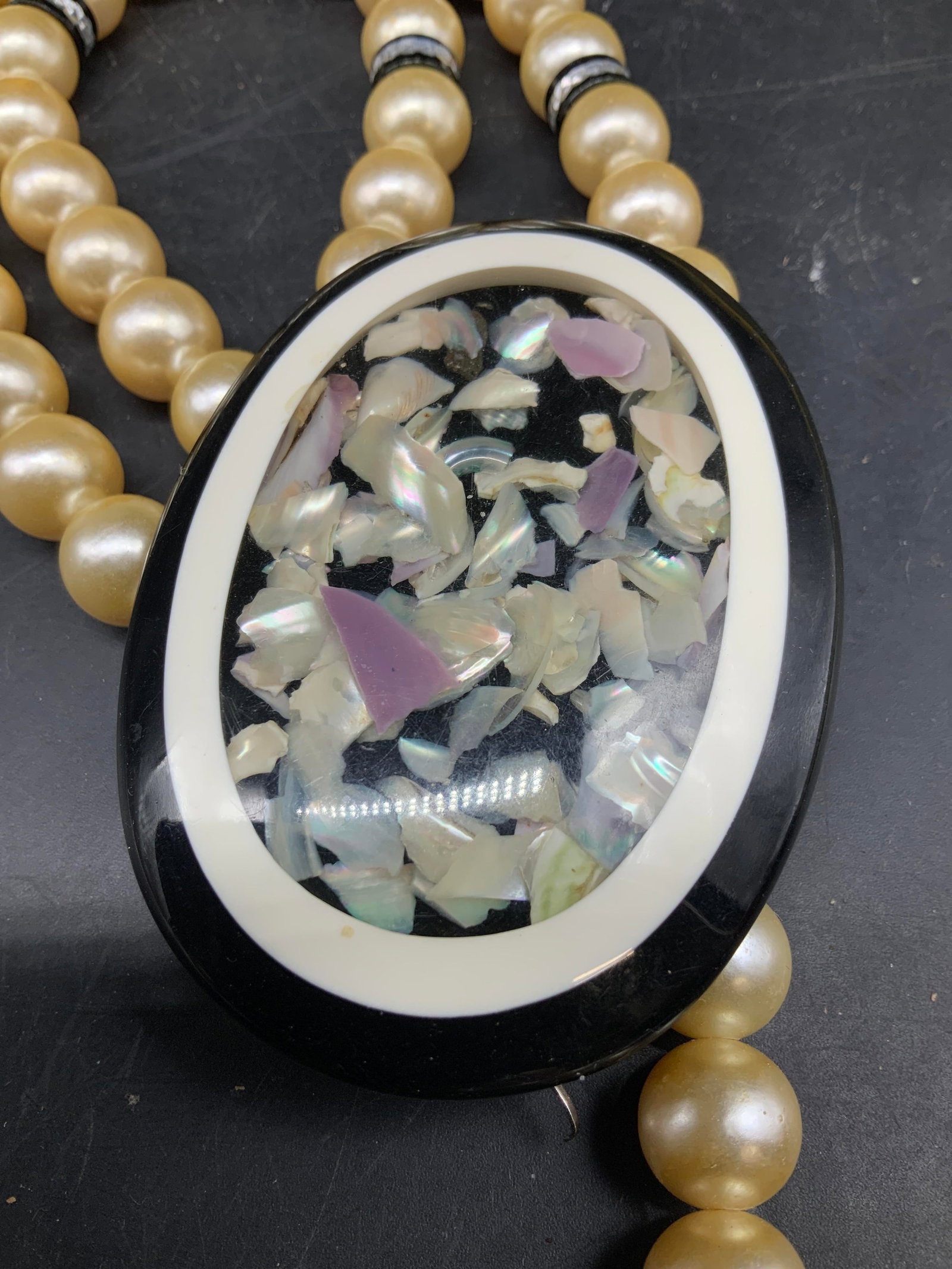 Vntg Mother of Pearl Faux Pearl Necklace