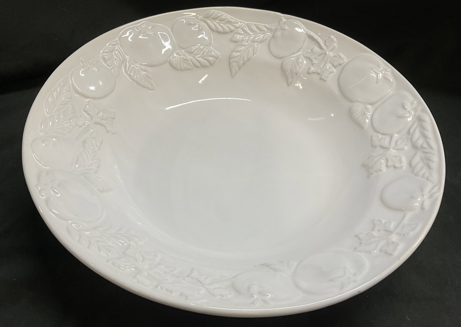 VTG Zrike Company Tomato Basil Bowl PORT: Vintage Circa 1980s-1990s The Zrike Company Glossy White Stoneware Serving Bowl with Embossed Tomato and Basil Designs on Rim. Made in Portugal. Condition Consistent With Exposure. Measures app 3.25in