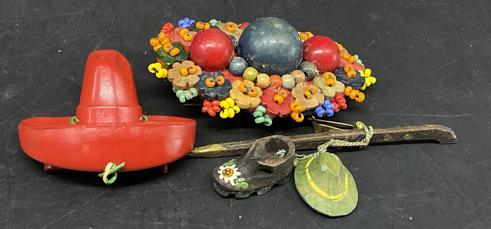 Lt3 VINTAGE Wooden+ Brooches (1 of 6)