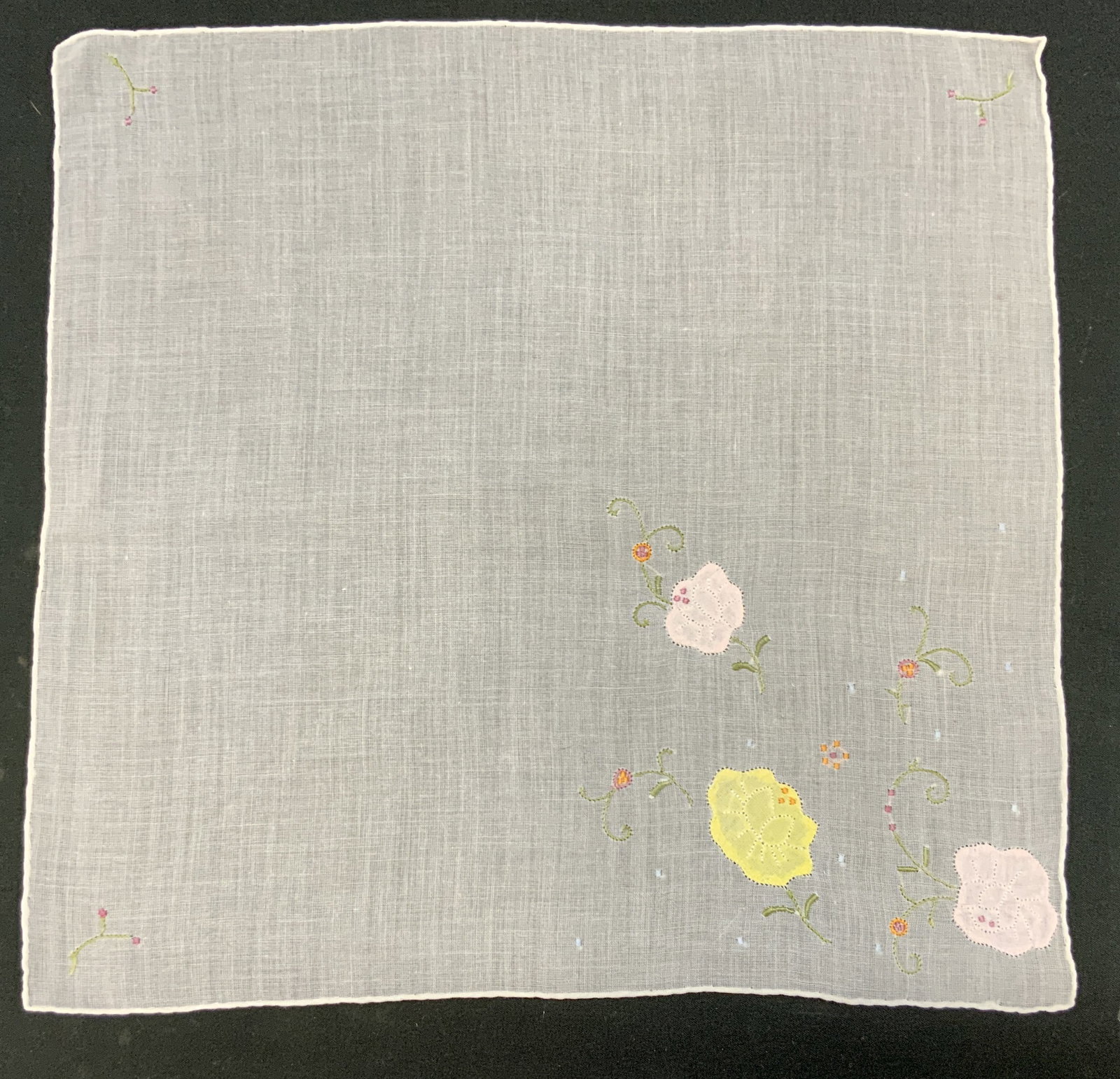 Vtg Hand Embroidered Applique Ladies Handkerchief (1 of 4)