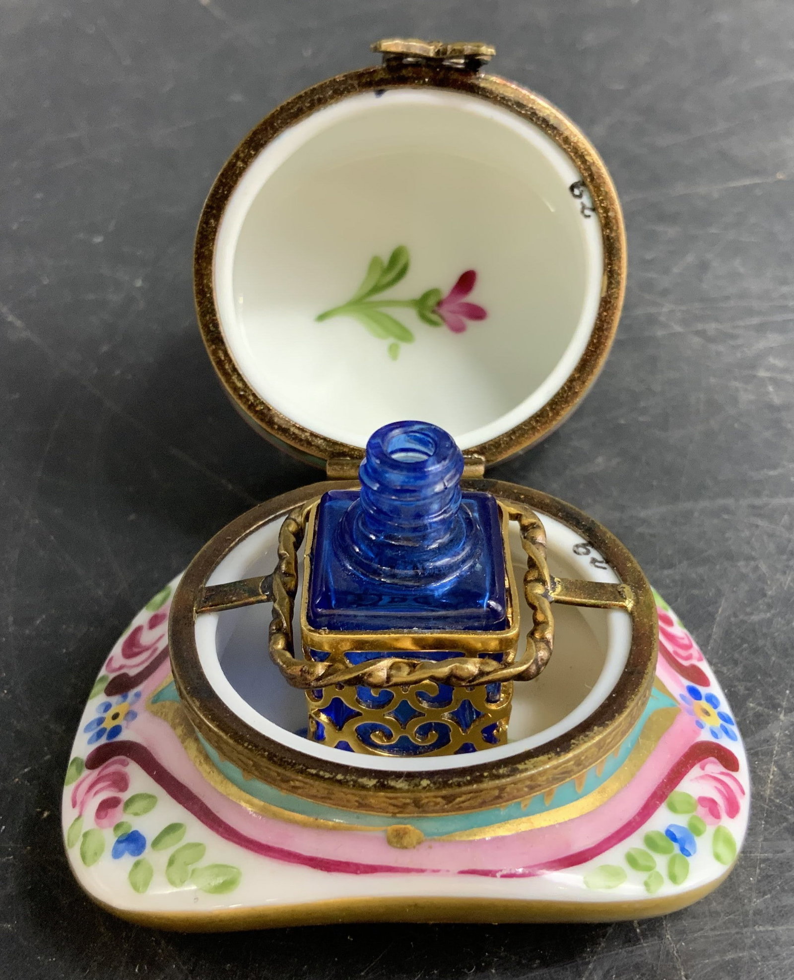 Fr Limoges Top Hat w Bottle Pill Box (1 of 9)