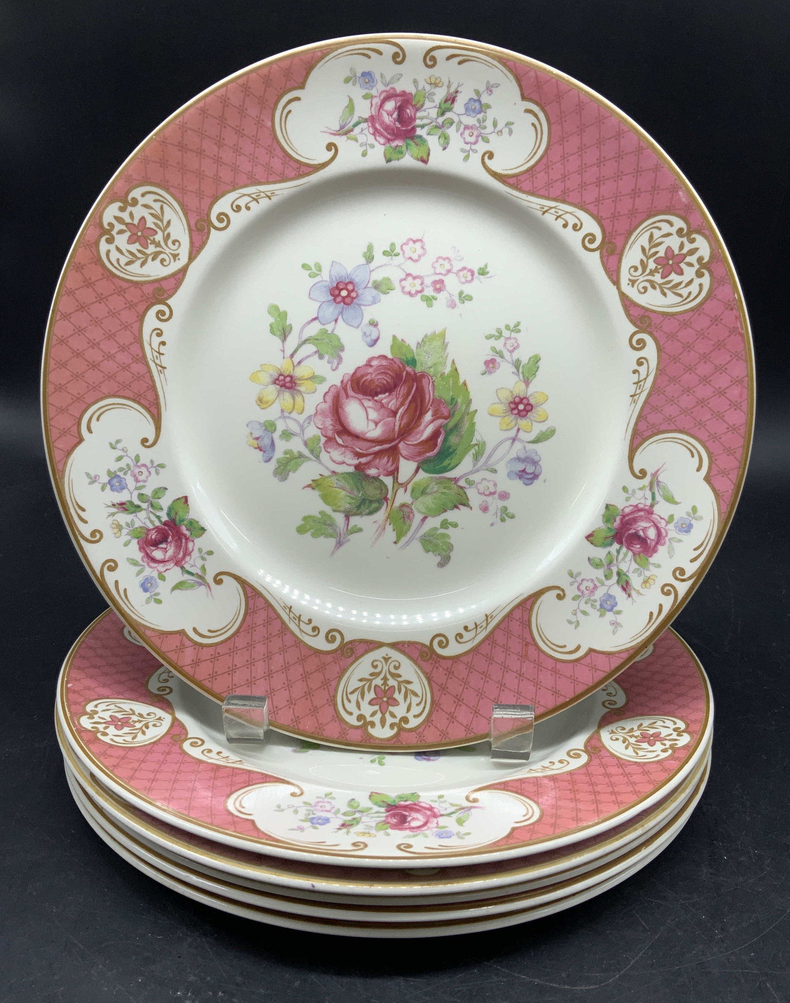 Set 6 Vntg Myott Staffordshire Rose Pink Plates: Vintage set of 6 Myott Staffordshire plates in the Rose Pink Pattern , featuring a central bouquet of roses with a pink lattice border and gold rim accents, Staffordshire, England, each measures diame