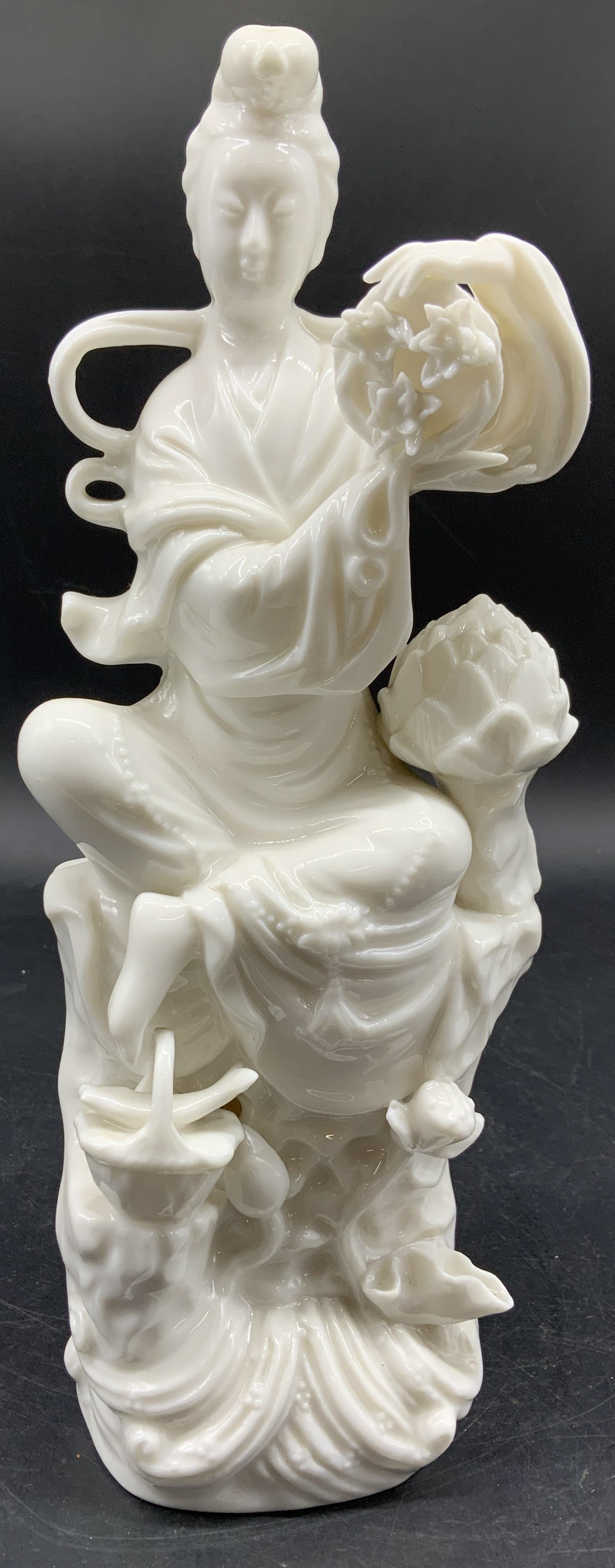 Vntg Blanc de Chine Porcelain Guanyin Figural
