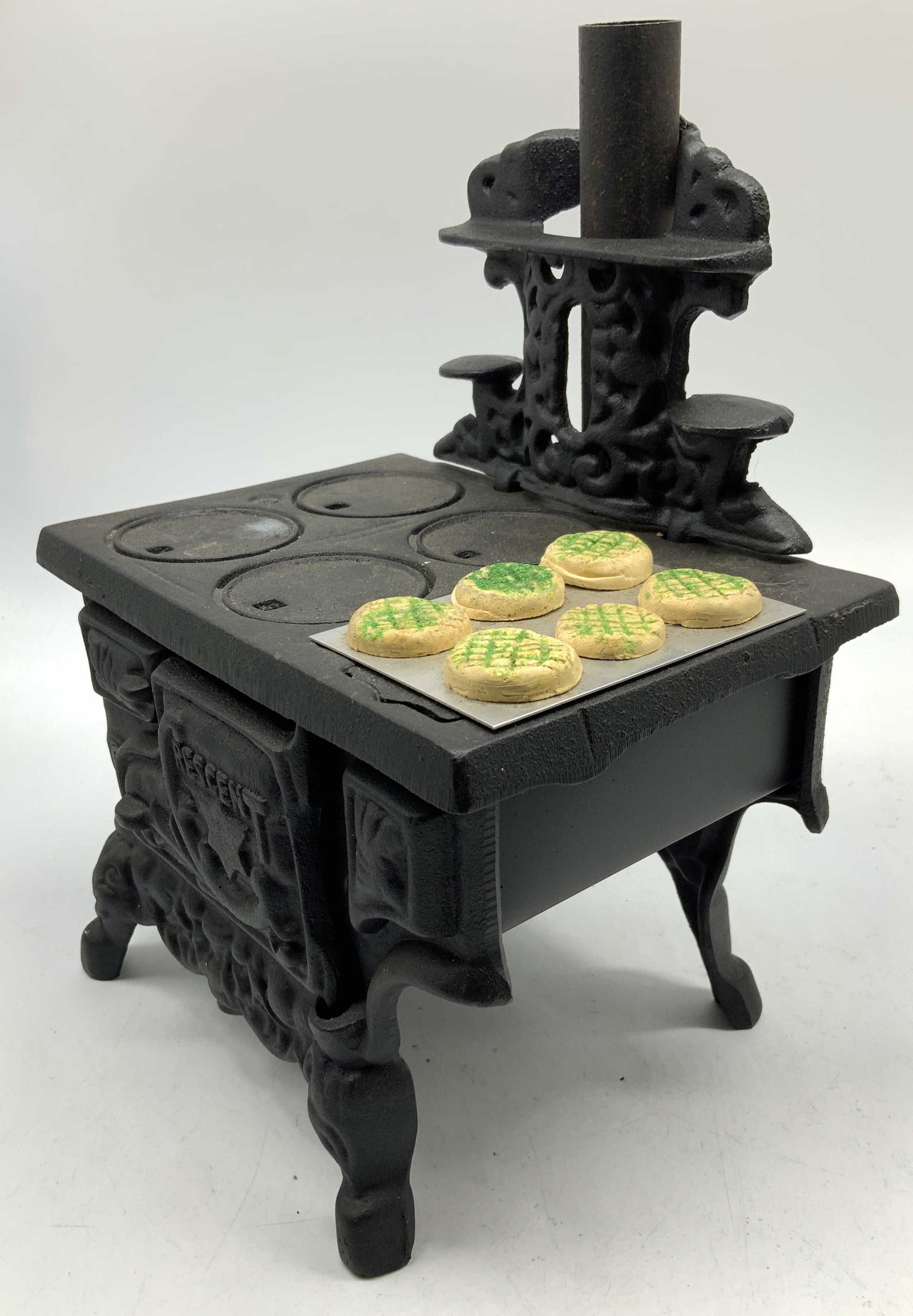 Vntg Salesman Sample Cast Iron Stove w Extras (1 of 13)