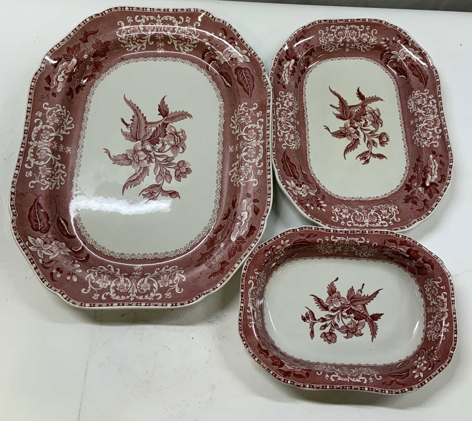 Set 3 Copeland Spode Camilla Platters, England: Set of three Copelands Spode Serving platters, made in England, in Pink Camilla Pattern, a classic English Earthenware design introduced C 1883, features an elegant pinkish red Transferware pattern sh