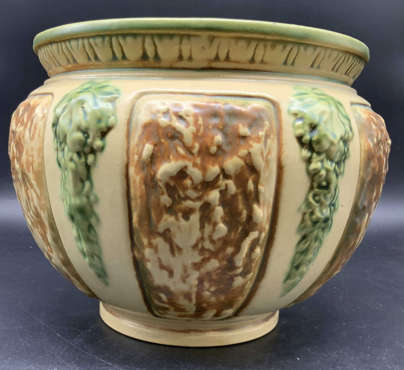 Vntg Roseville Florentine Ceramic Planter (1 of 12)