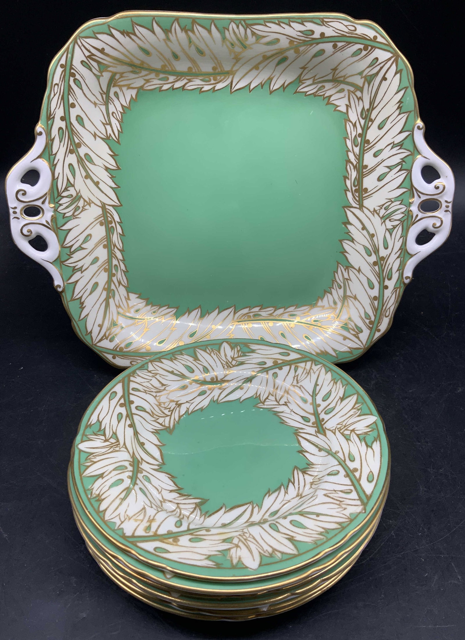 Vntg Set 7 Royal Worcester Cake Plate, dishes Eng: Vintage Royal Worcester Desert Set, 7 pieces, including cake plate measures 10.5 by 9 inches and six dessert plates diameter 6 inches, fine bone china in Ceres Green Pattern , the plates and platter f