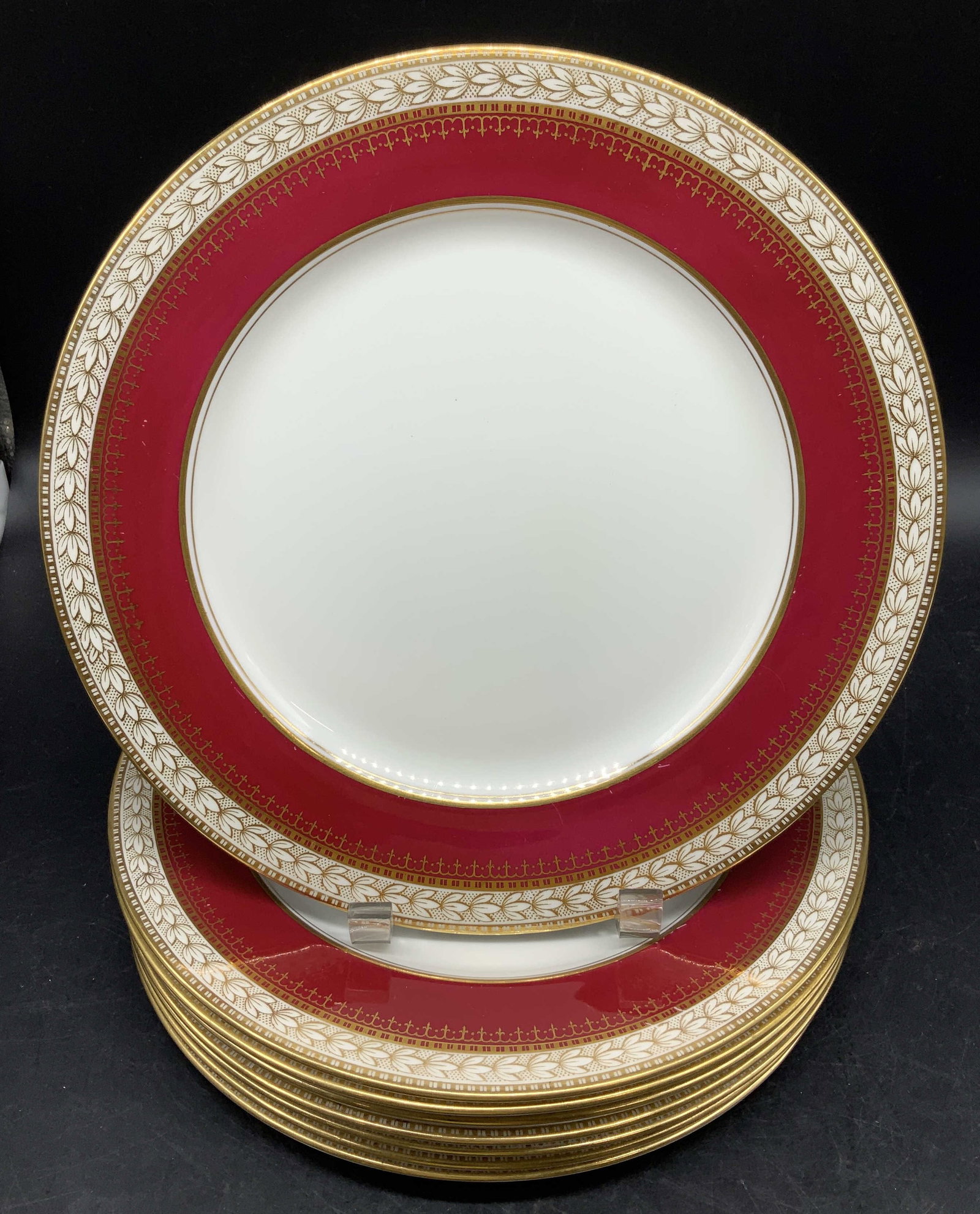 Set 8 Aynsley England Ruby and Gold Porc plates (1 of 11)