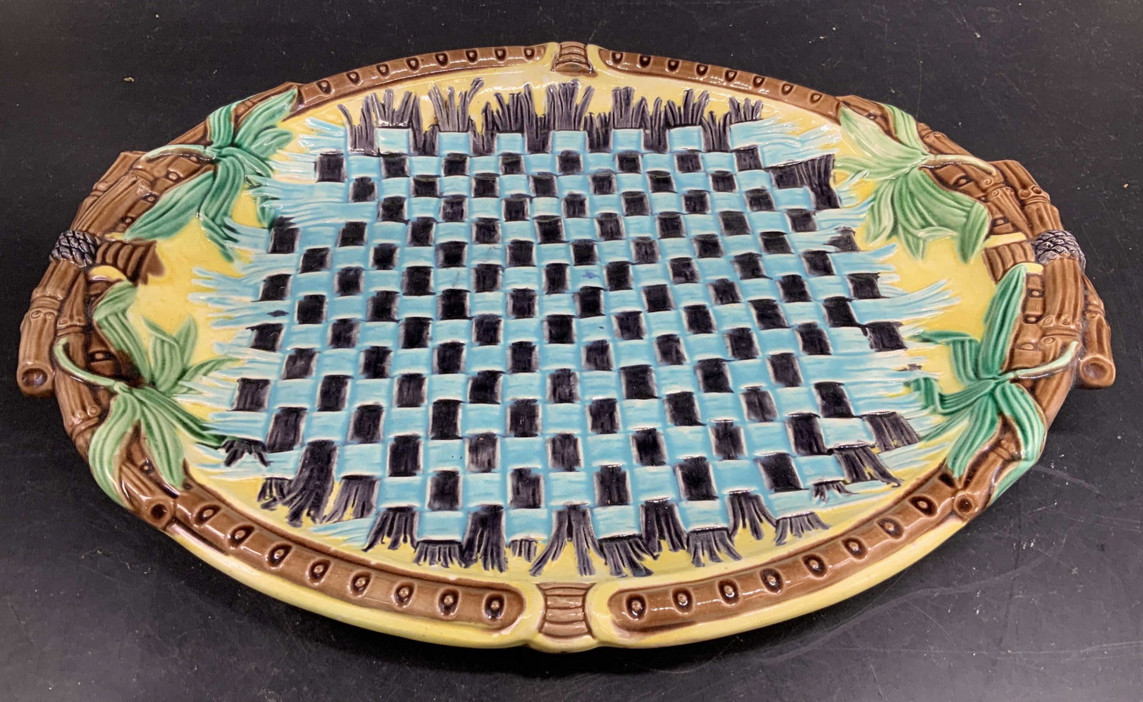 Antq WEDGEWOOD Majolica Napkin Bread Plate (1 of 12)