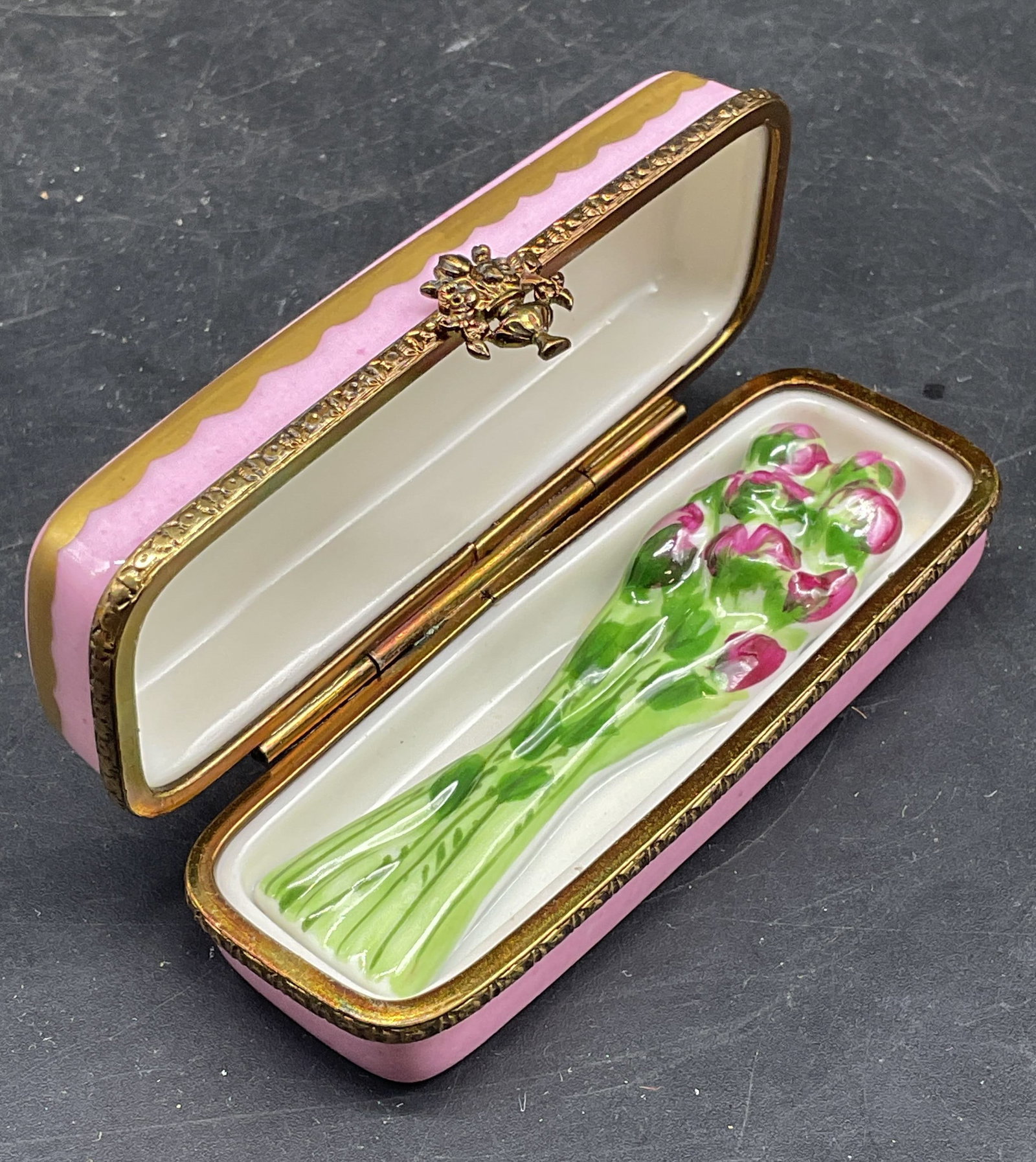 ROCHARD Limoges Porcelain Floral Trinket Box Frnc: Vintage signed ROCHARD Limoges porcelain trinket box. Hand painted pink with floral design and raised bouquet on interior. Gold tone rim. Made in France. Measures approx. 3 x 1 x 1 inches. Some scratc