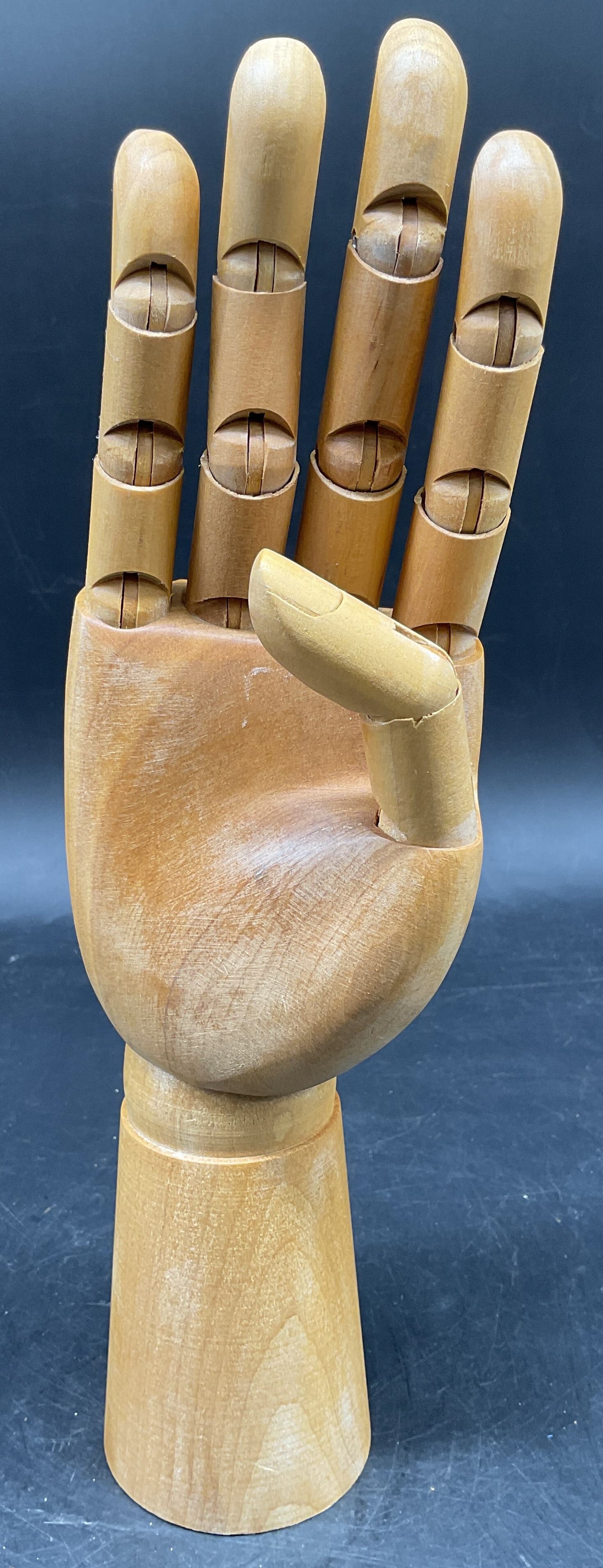 Vntg Articulated Solid Wood Hand Art Model: Vintage wood articulated hand artists model, moveable fingers an joints, and a thumb that allow for various poses , measures ht app 12 inches width app 5 inches, depth app 4 inches