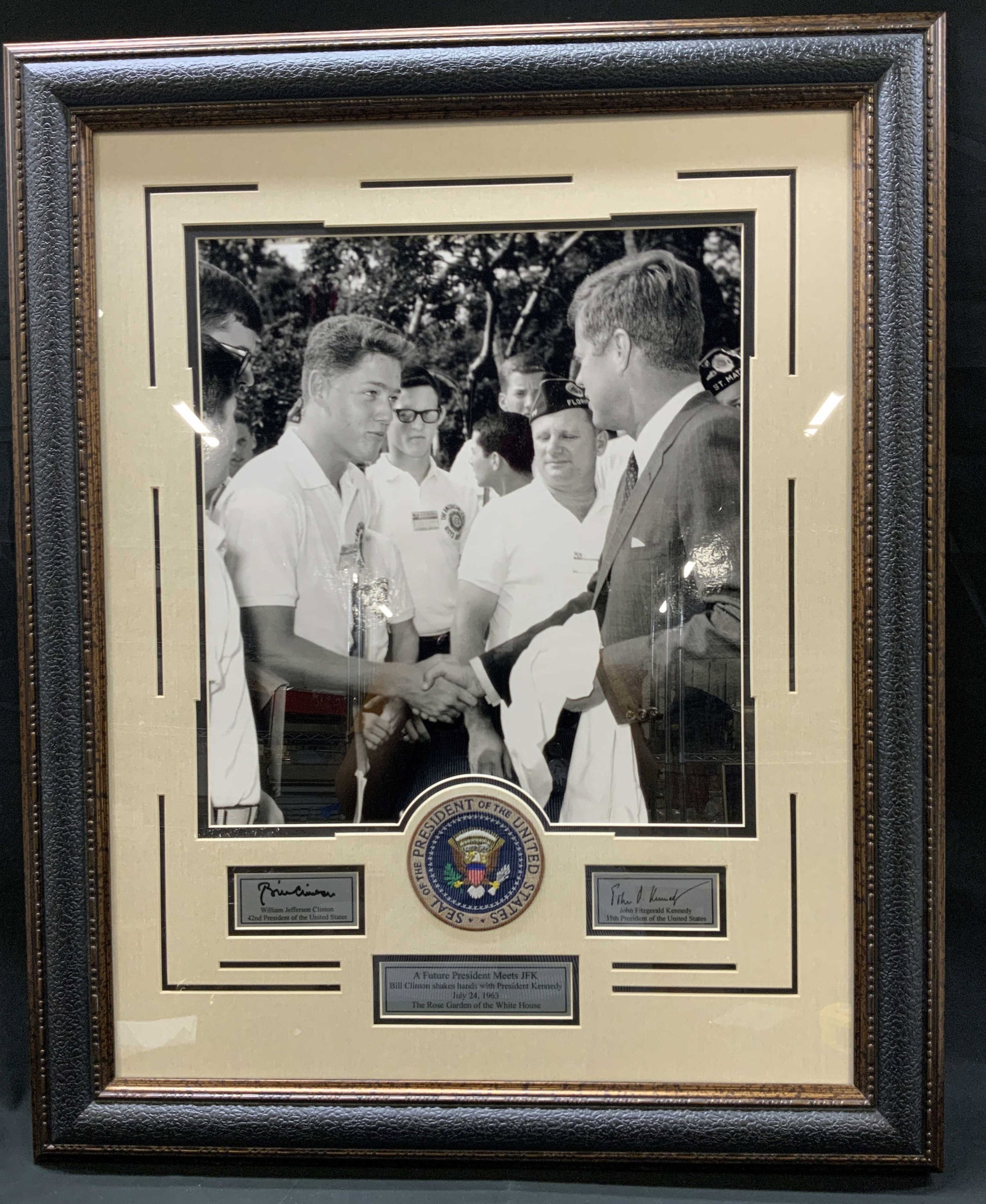 Vtg Bill Clinton & JFK Handshake Framed Photo CoA: Vintage Matted & Framed Photo Display of 16 year old Bill Clinton shaking hands with President John F. Kennedy. Taken July 24, 1963, in the White House Rose Garden. Includes metallic Seal of the Presi