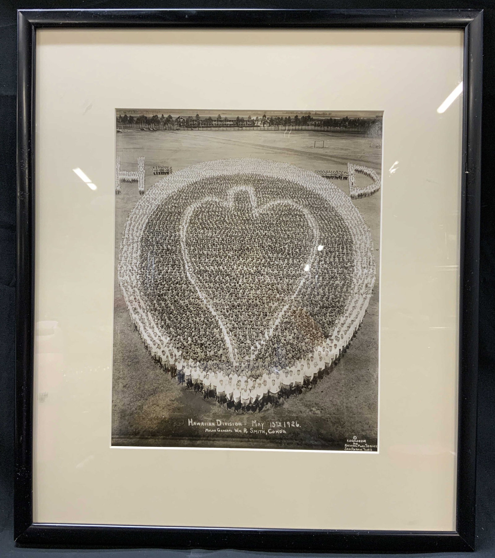Atq 1926 E.O. Goldbeck Living Insignia Photograph: Antique Photograph titled Hawaiian Division May 13,1926, Major General Wm R. Smith, Comdg. Captured at Schofield barracks, Oahu, Hawaii. Early human mass formation photography, thousands of U.S. Army