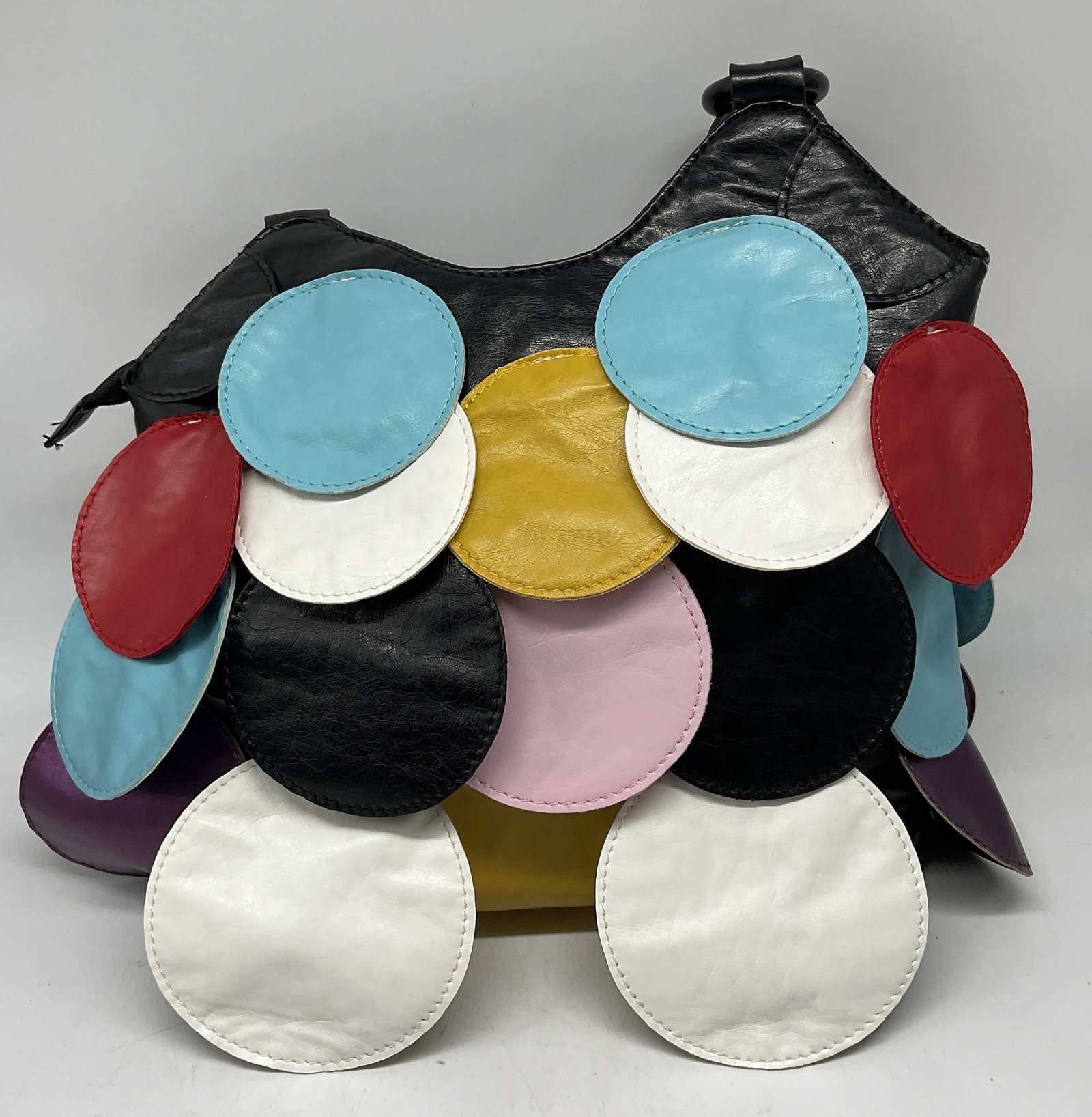 Y2K Era Leather-Style Disc Shoulder Bag: Vintage Y2K Era Multicolored Leather-Style Disc Shoulder Bag. Chunky Wooden Beaded Rope Handles. Condition Consistent With Exposure. Measures app 20.5in H x 12in L. Vintage Bags, Shoulder Bags, Y2K, L