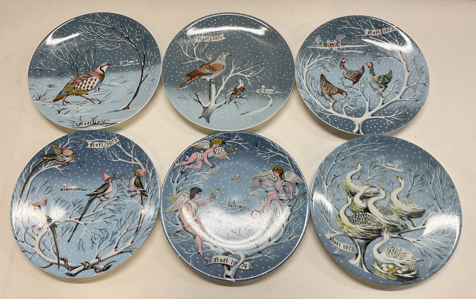 St61970s Haviland Limoges 12 Days Xmas Plts France: Set of 6 Haviland Limoges Twelve Days Of Christmas porcelain plates. Marked on underside, made in France. These plates are number 1 to 6 in the Twelve Days Of Christmas Series. Signed R. Hetreau. Titl