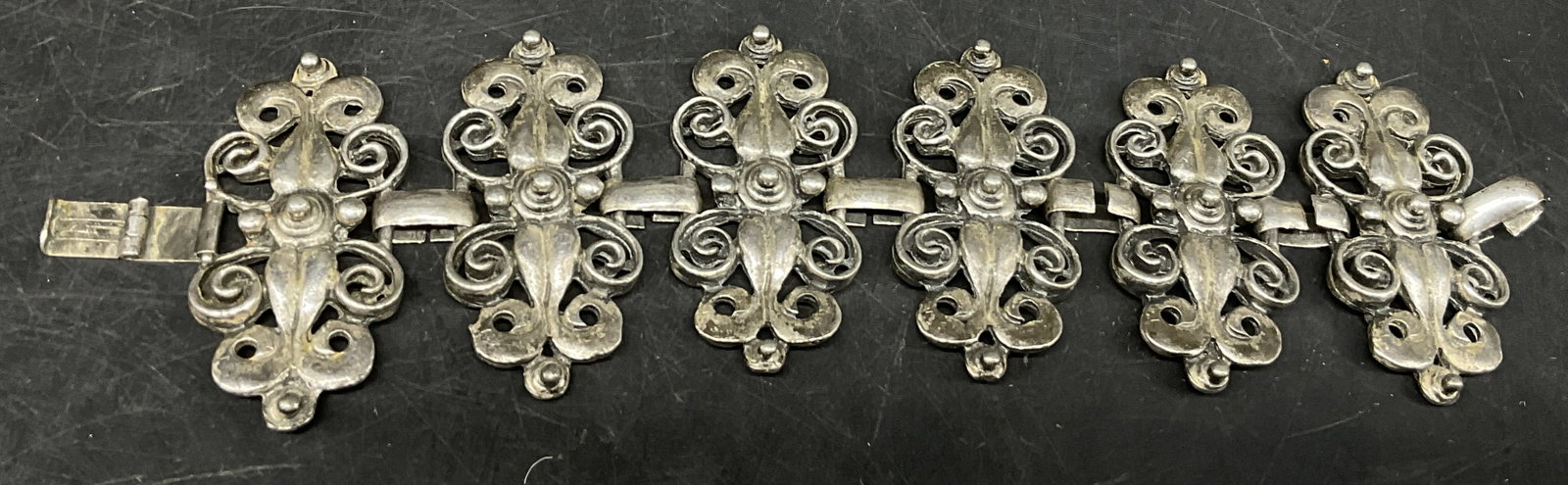 VTG Silver-Toned Filigree Panel Link Bracelet: Vintage Silver-Toned Filigree Panel Link Bracelet. Slide-In Tongue Clasp. Tarnishing Present. Measures app 6.75in L. Vintage Bracelets, Silver-Toned, Filigree, Panel Link, Costume Jewelry 8 J