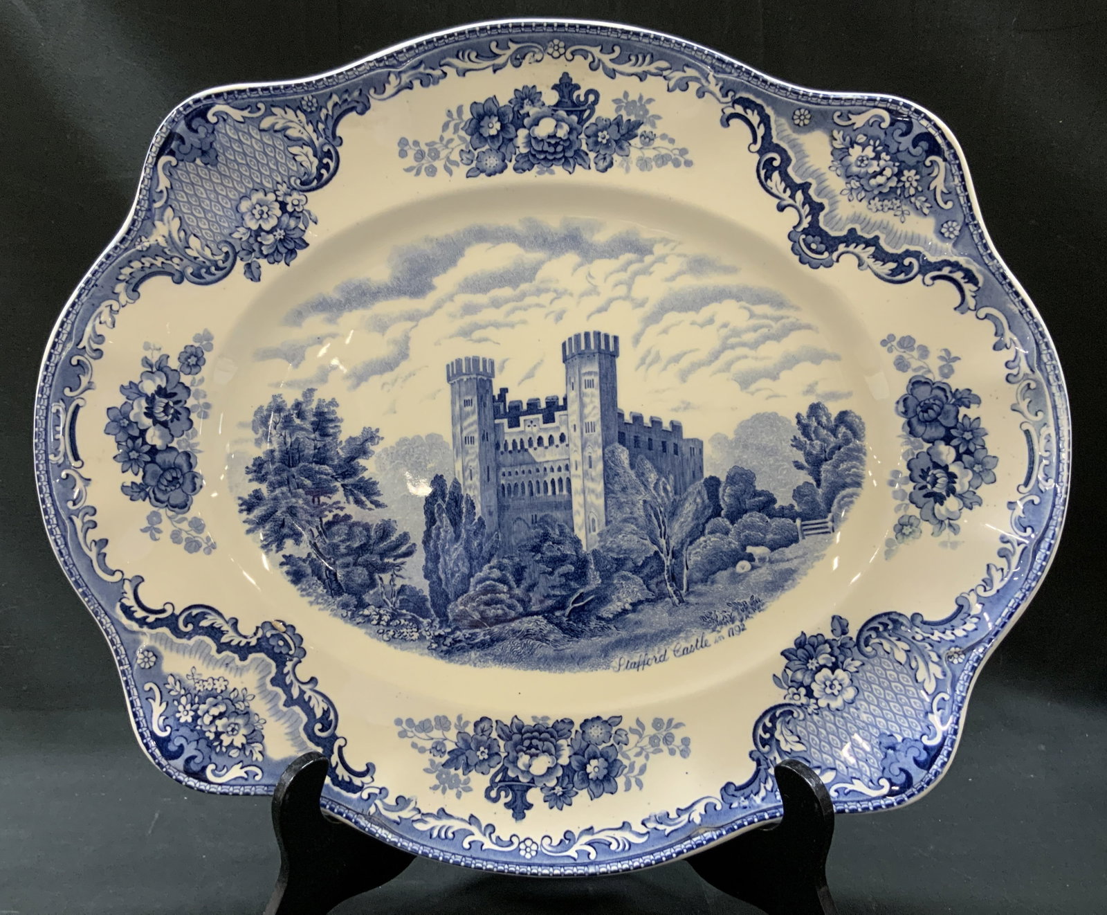 Vtg Johnson Bros Blue Castles Platter, England: Vintage oval serving platter from Old Britain Castles collection by Johnson Brothers, England. Earthenware piece features blue and white Transferware styling with detailed central engraving depicting 