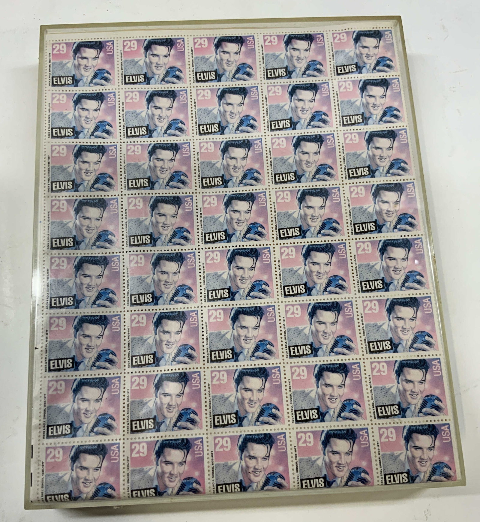 Vntg uncut sheet of Elvis stamps 1993 (1 of 6)