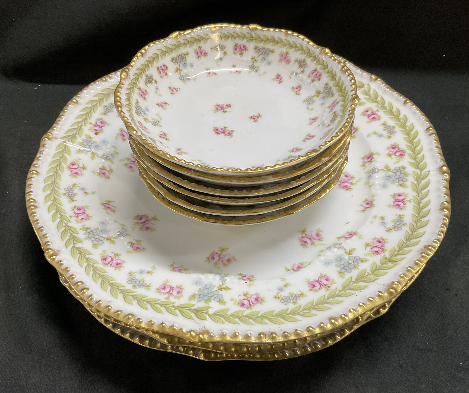 St9 ANTQ Elite Works Limoges Porc Tableware FRANC: Set of 9 Antique Circa Early 1900s Elite Works Limoges Porcelain Tableware. France. Floral Pattern with Leaf Design Inner Border and Gilt Beaded Outer Border. Scalloped Edges. Includes 6 Dessert Bowls
