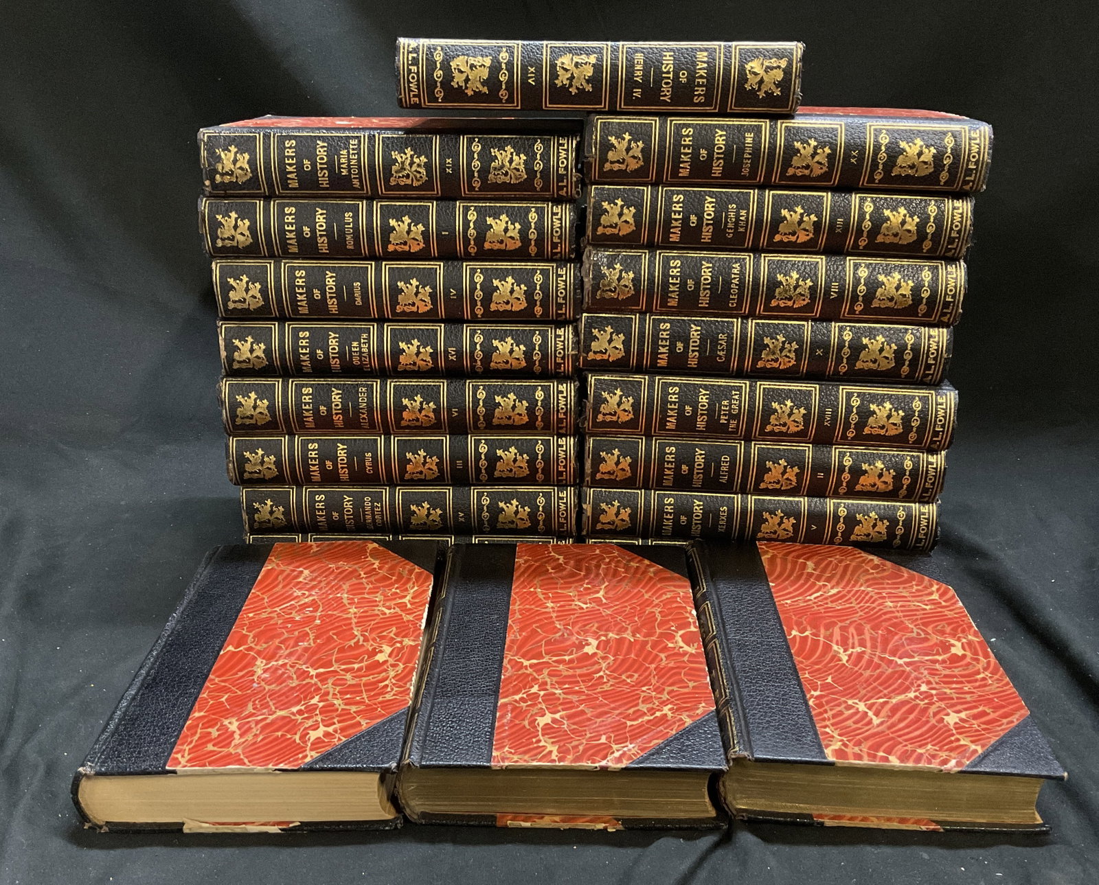 Lt20 ANTQ ILLUS Makers of History A.L. Fowle Bks: Group Lot of 20 Antique 1906 Illustrated Makers of History by A.L. Fowle Books. Various Illustrators. Leather Bound with Red Marbled Paper and Gilt Accents. Contains Narrative Biographical Histories W