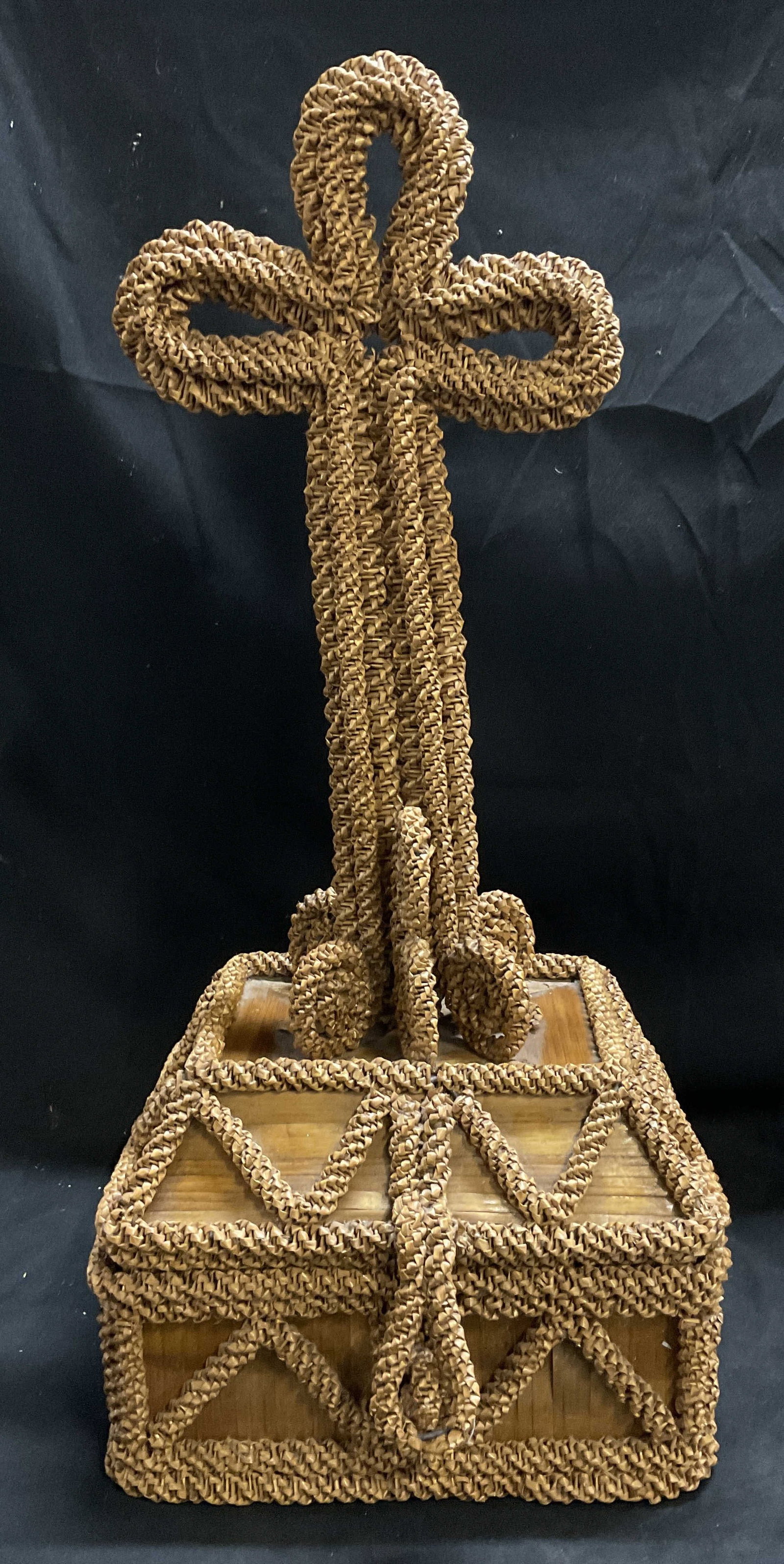 VINTAGE Rope Folk Art Religious Cross Box (1 of 7)