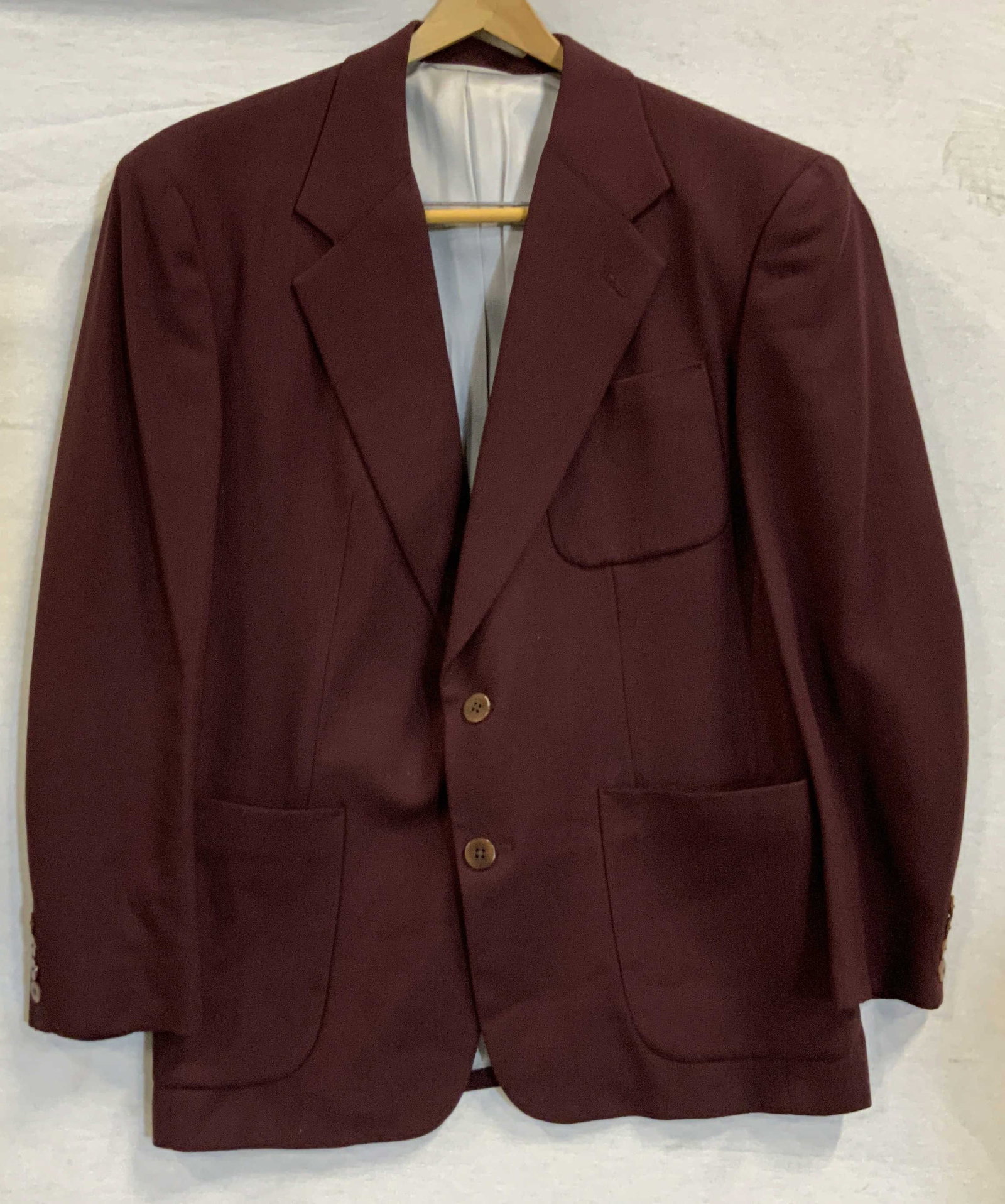 Vntg Barneys New York tailored suit jacket USA: Vintage Barneys New York tailored suit jacket. Made if 100% wool. Made in USA. The exterior is a deep burgundy color. The interior is lined with a high contrast grey satin like fabric. Contains