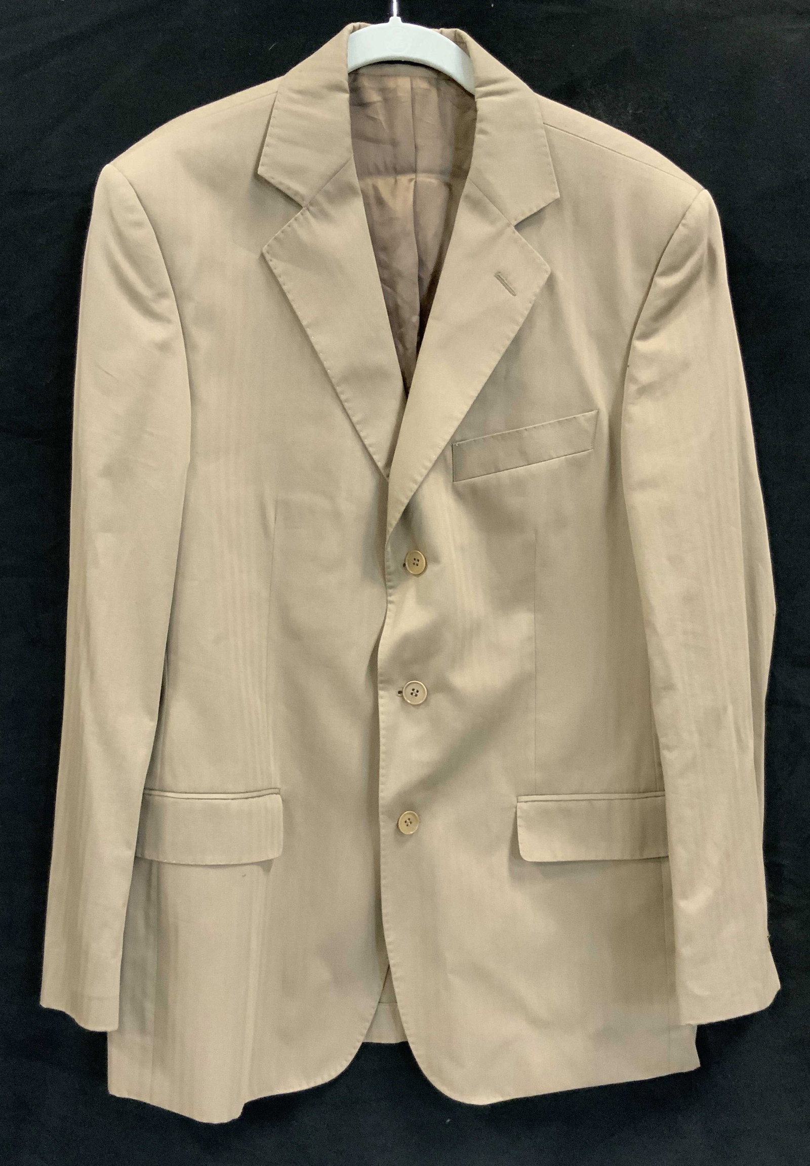 Vntg Pennesi cotton blazer Italy: Vintage Pennesi blazer. Made of 100% cotton, made in Italy. Size 50. The exterior features a subtle vertical pinstripe texture woven into the beige fabric. Fabric is lightweight and the jacket is doub