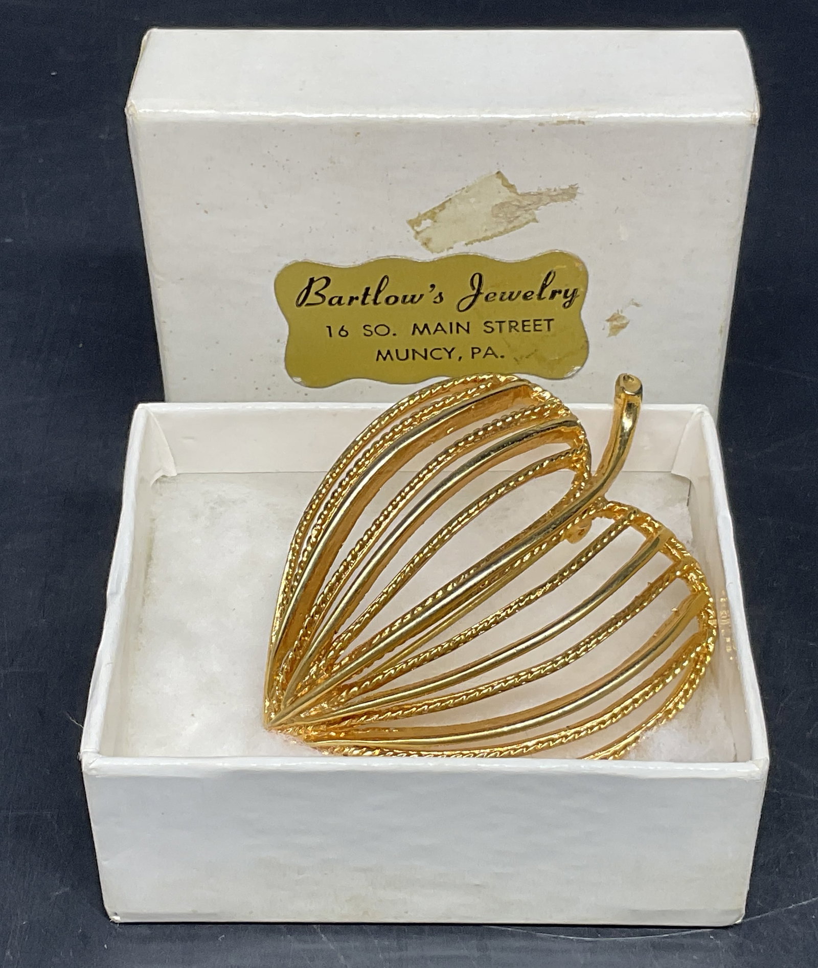 VTG Gold-Toned Heart-Shaped Apple Brooch OB (1 of 7)