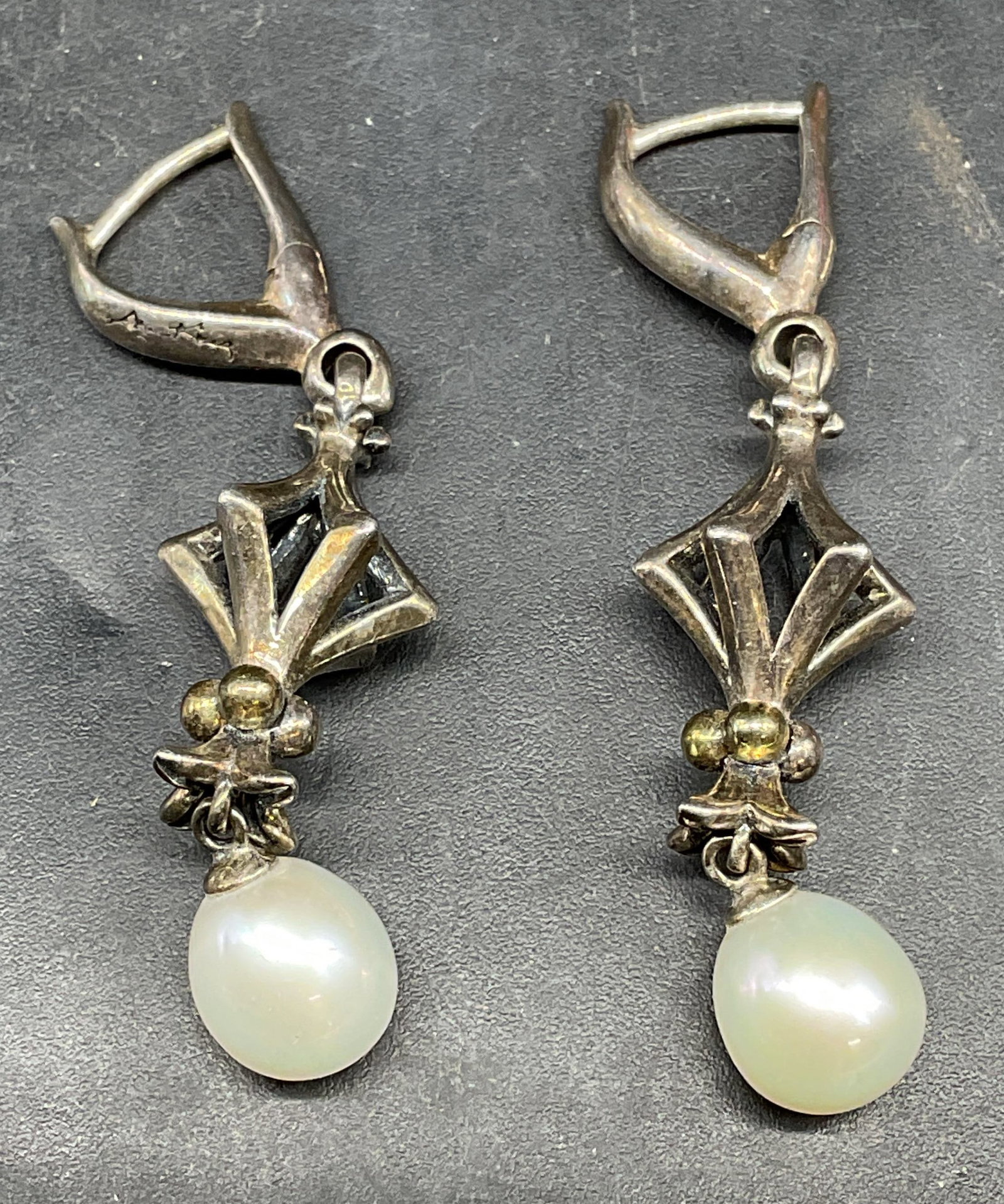 Ann King Sterling 18K Gold Pearl Earrings: Signed Ann King Sterling silver and 18k gold pearl dangle earrings. Measures approx. 1.75 inches long. Marked sterling, 18k. Total weight 8.1 grams. Some scratching. Jewelry, estate jewelry, fine jewe