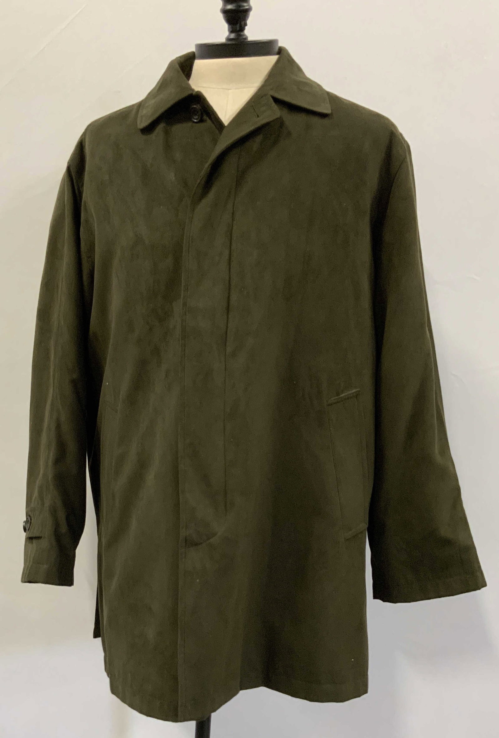Vntg Bill Blass Suede outerwear coat. 1970s: Vintage Bill Blass coat. Made from an olive green suede material during the 1970s. Includes a structured shirt style collar, heavy duty center buttons, and traditional button tab cuffs. No size