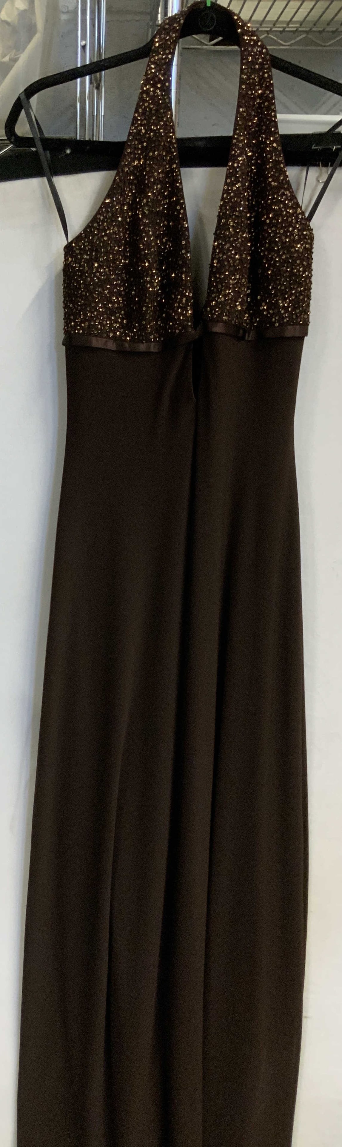 Vntg Laundry by Shelli Segal sequin dress 2000s: Vintage Laundry by Shelli Segal sequin halter dress. Made in the early 2000s from a polyester spandex blend. Size 2 The bodice features a plunging halter neckline densely hand beaded with bronze, brow