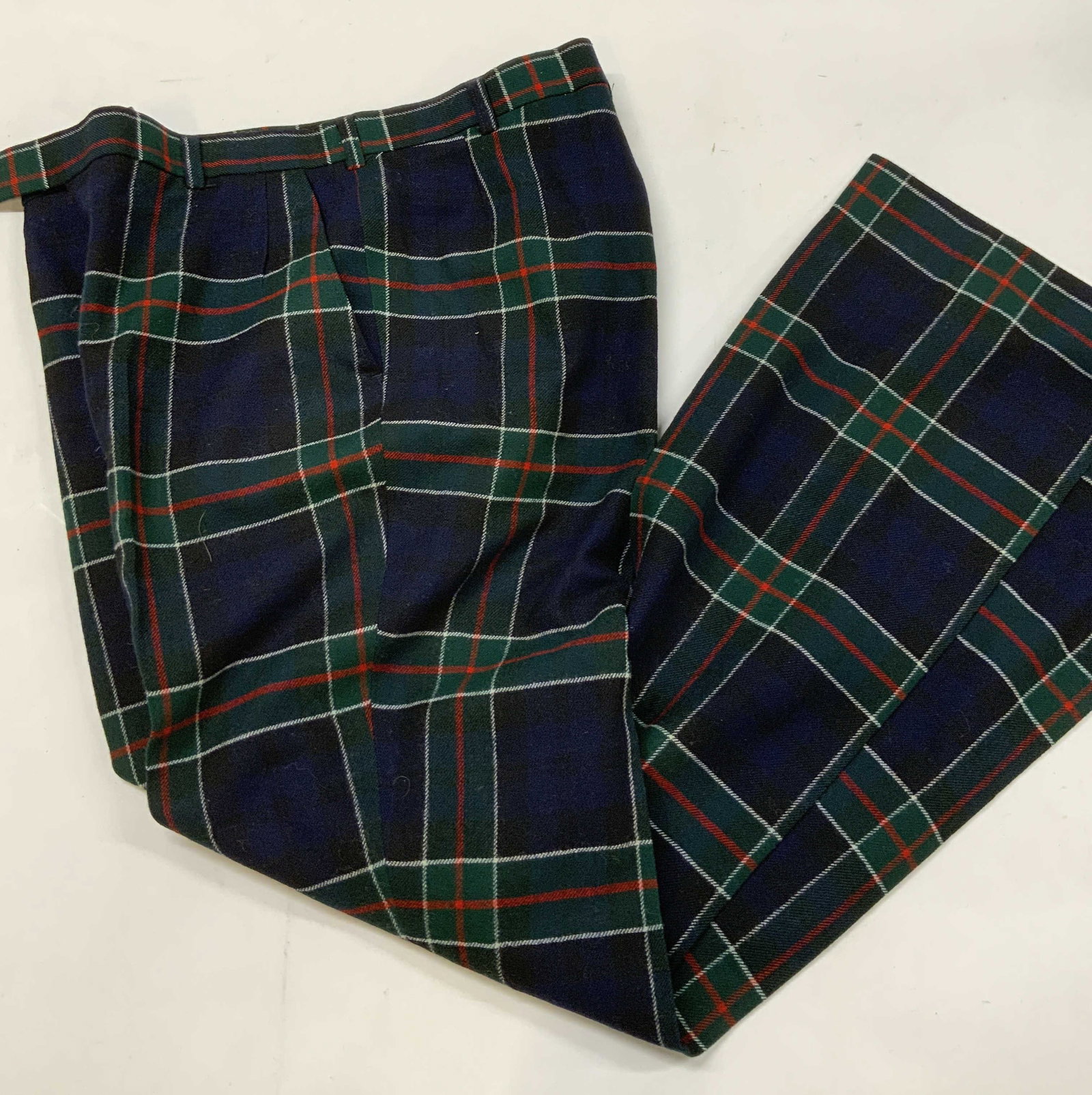 Vintg The Scotch House tartan trousers. England: Vintage The Scotch House tartan trousers. Made in England. Classic blue green and red tartan plaid pattern. Gold button for pocket on the back. Adjustable hook closure, size can be adjusted. No size l