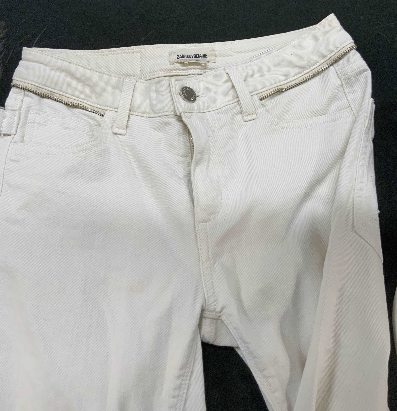 Vntg Zadig&Voltaire zipper detail jeans: Vintage Zadig&Voltaire zipper detail jeans. French brand with a rock n roll attitude. Size 24. Features a distinctive horizontal zipper directly below the waistband. Styled with signature frayed hems