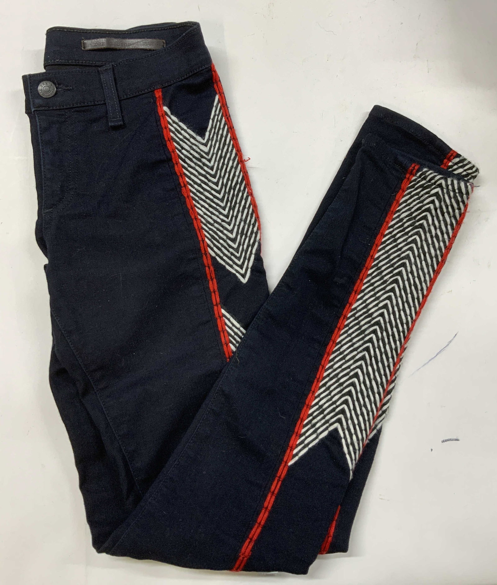 Rag&Bone midnight chevron embroidered jean USA: Vintage Rag&Bone midnight chevron embroidered jean. Made in the USA, made from a cotton polyester blend. Size 25. They feature a very dark, nearly black midnight blue wash. The standout detail is the
