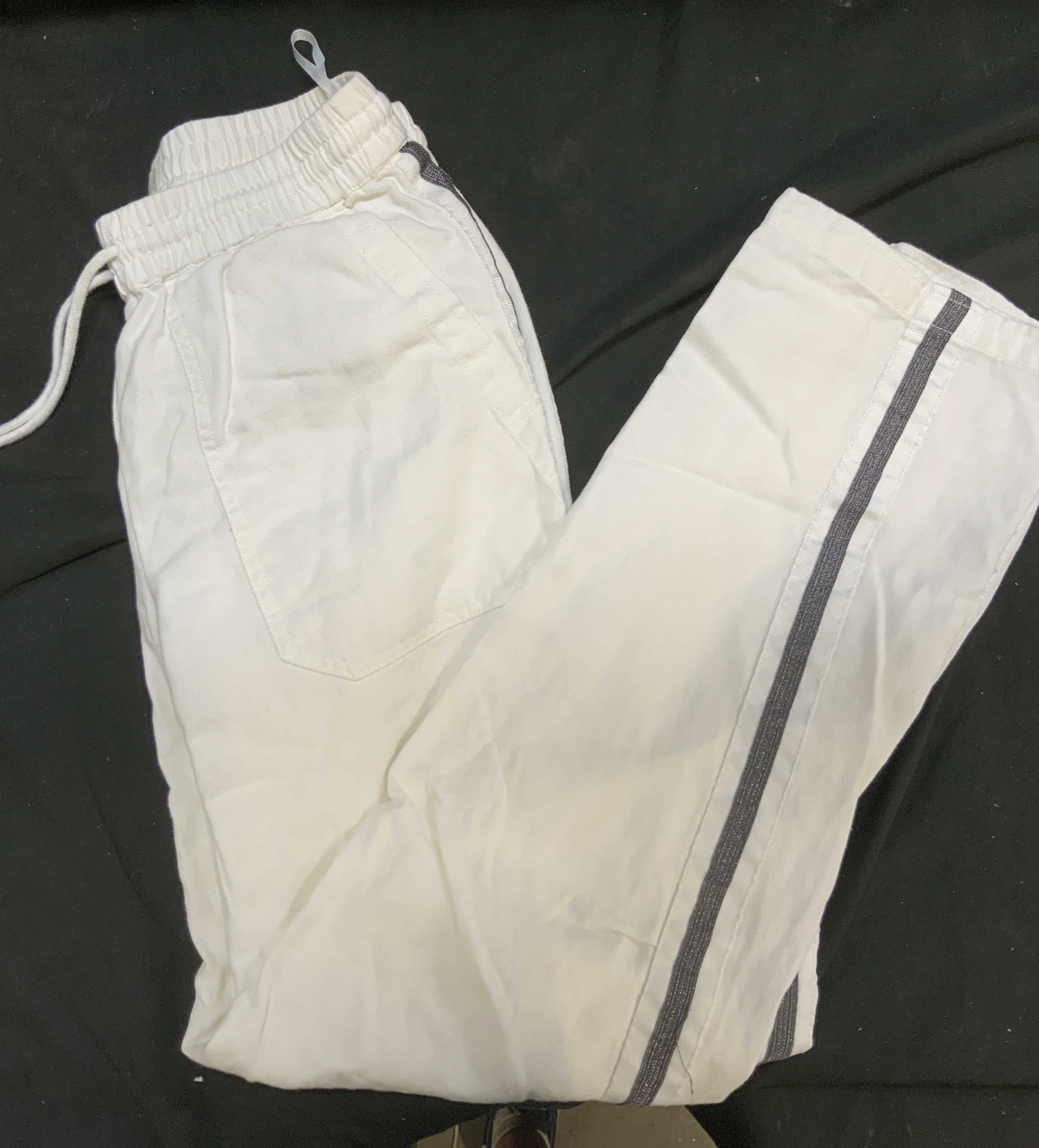 Vntg Zagid&Voltaire pony stripe crepe trousers: Vintage Zagid&Voltaire pomy stripe crepe trousers. Size 34 in a cotton linen blend fabric. Lightweight fluid crepe material with a subtle texture. Originally sold by French brand. Elastic pull on